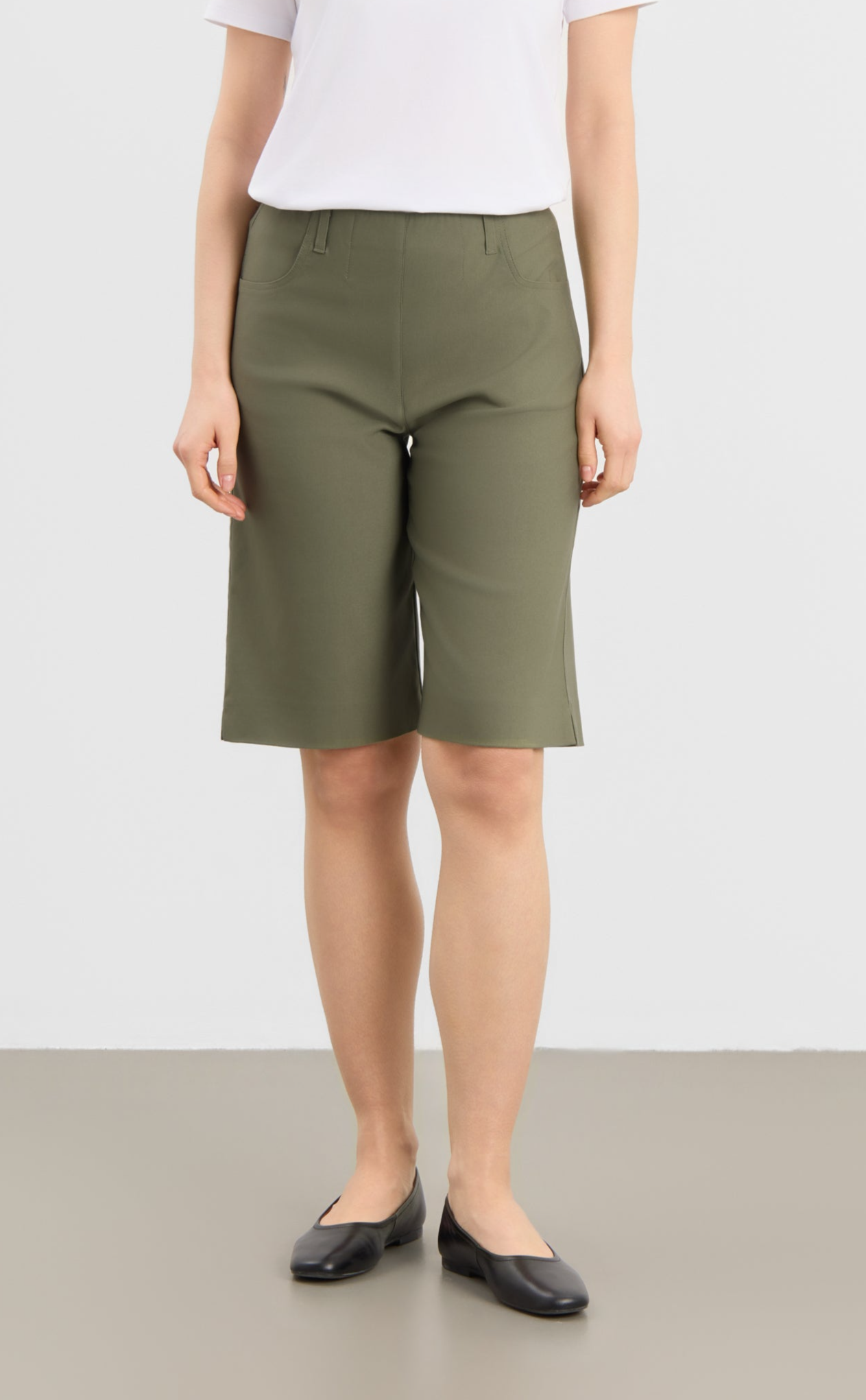 Image of LAURIE dames vegan Donna Loose Khaki Shorts