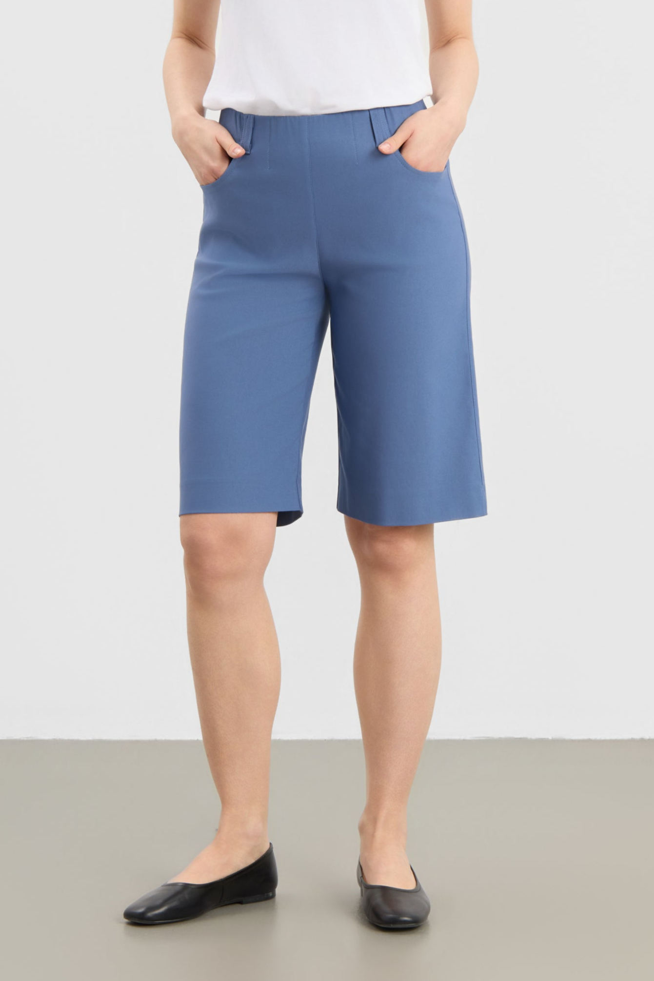 Image of LAURIE dames vegan Donna Losse Shorts In Blauw