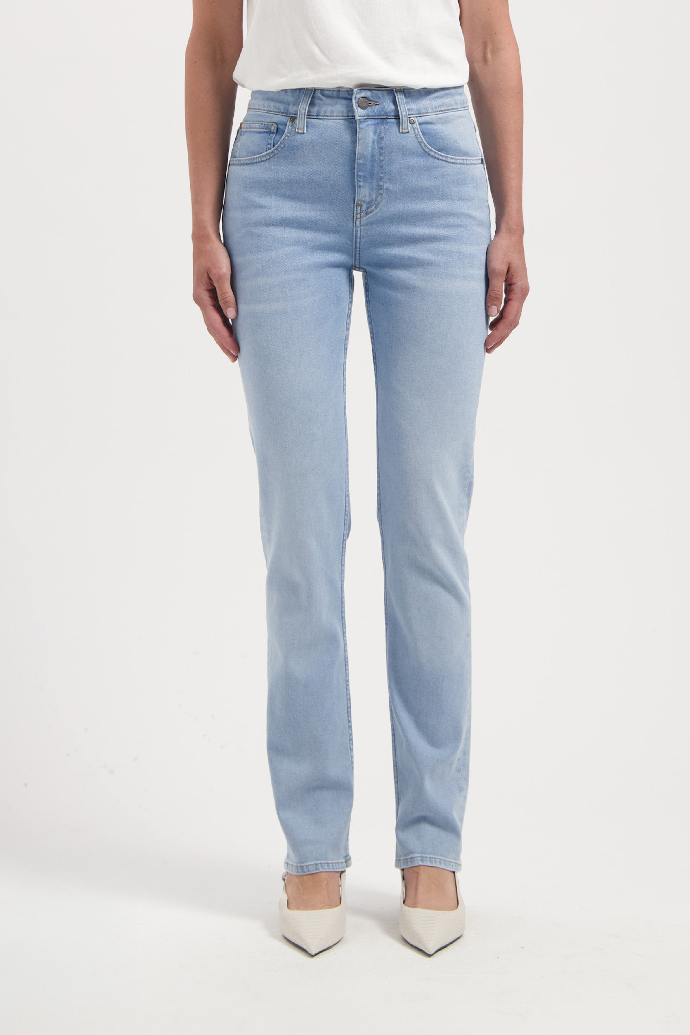 Image of MUD Jeans dames vegan Jeans Logan High Slim Lichtgrijsblauw