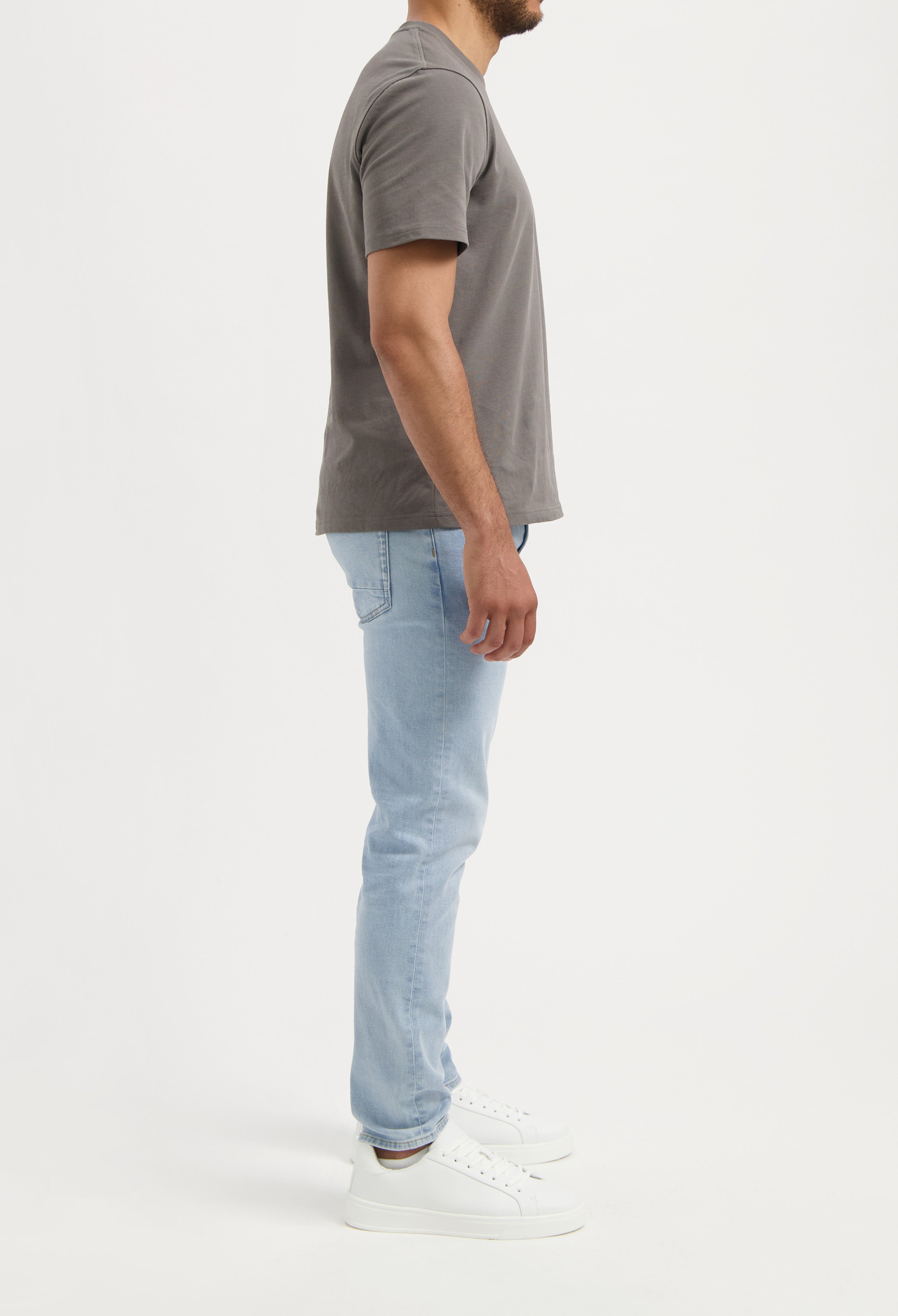 MUD Jeans men vegan Jeans Dunn Low Tapered Light Aged Blue