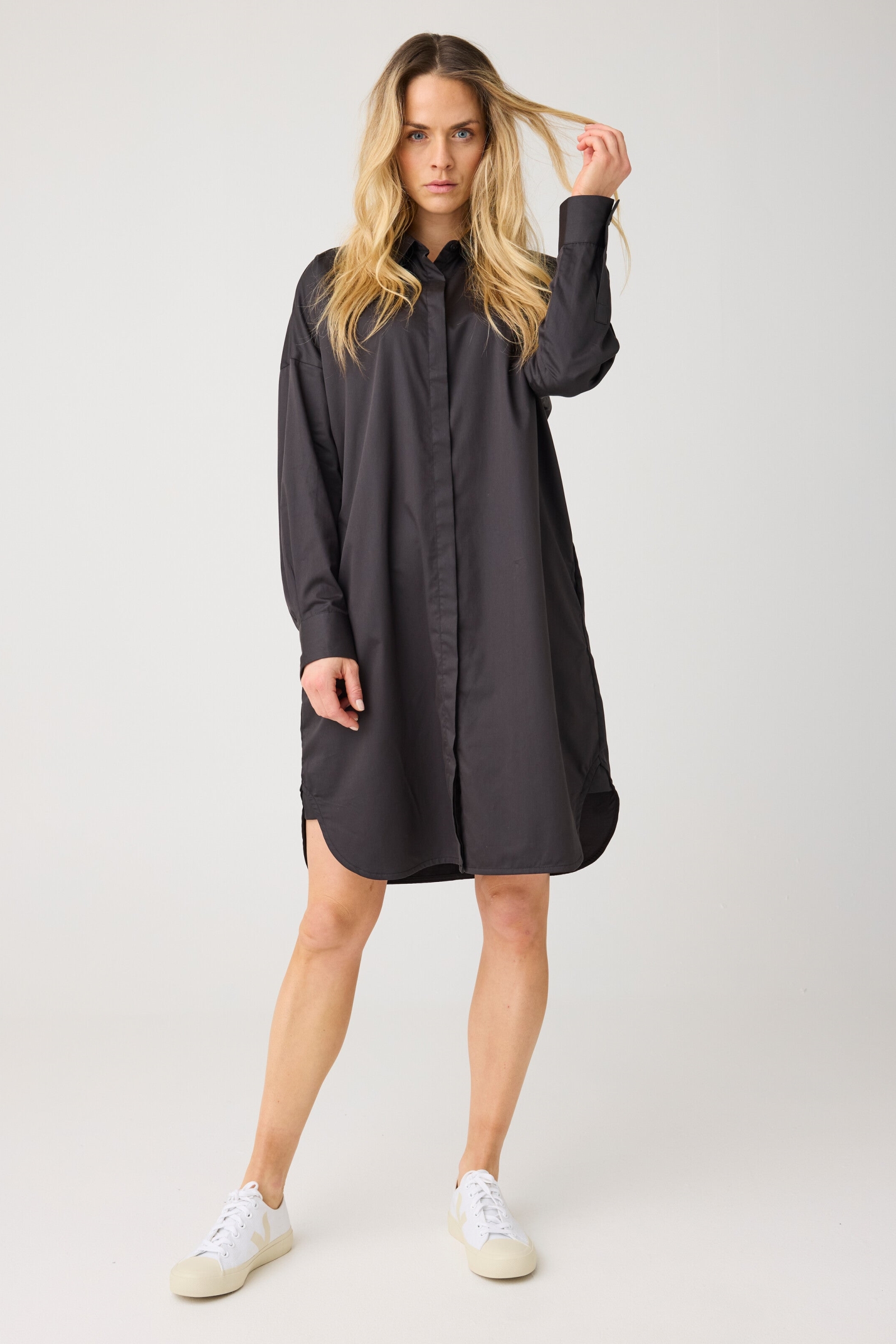 Image of KnowledgeCotton Apparel dames vegan Overhemdjurk Van Satijn In Zwart Gitzwart