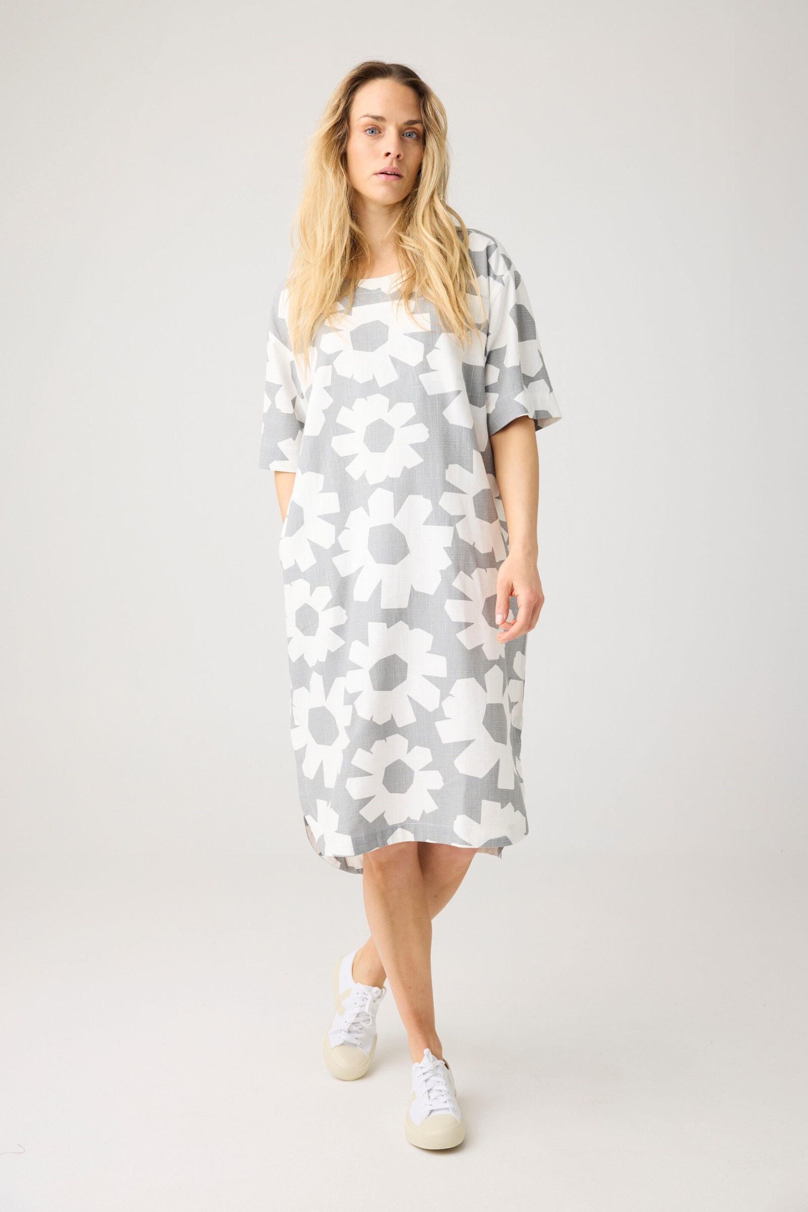 Image of KnowledgeCotton Apparel dames vegan T-Shirtjurk Met Gemengde Print, Grijs