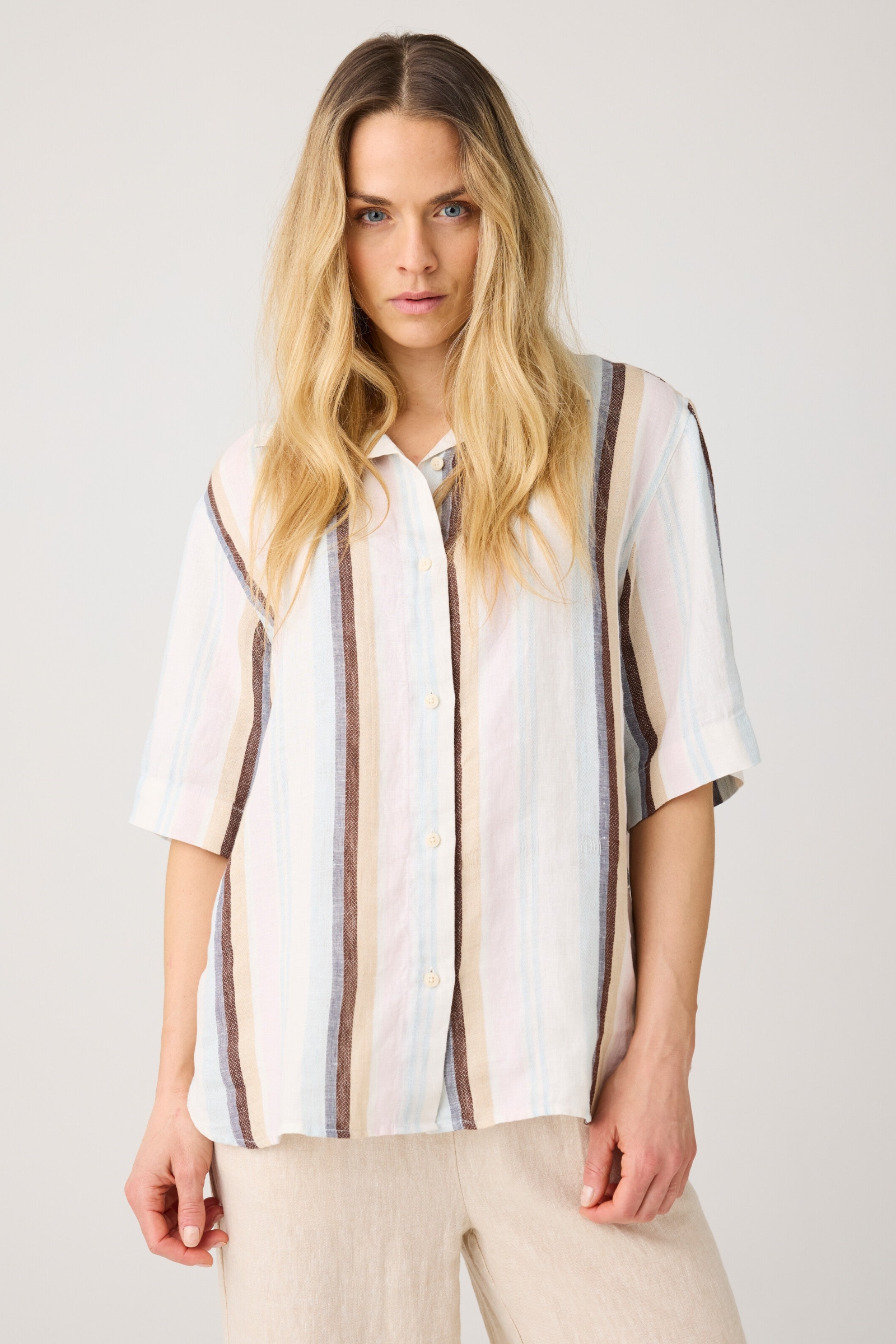 Image of KnowledgeCotton Apparel dames vegan Shirt Met Korte Mouwen, Losvallend Model, Linnen, Veelkleurige Strepen