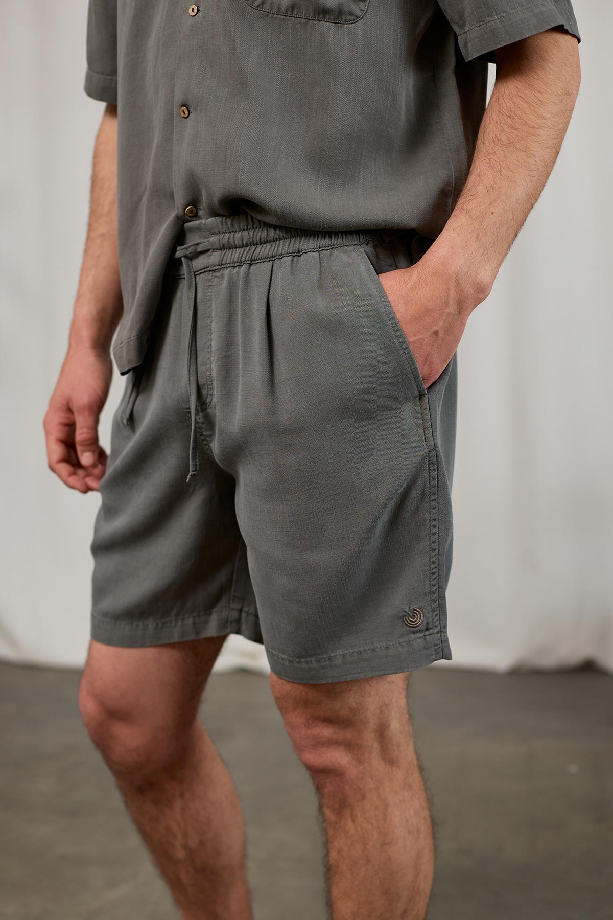 Image of TWOTHIRDS mannen vegan Shorts Gothmund Gunmetal Grey