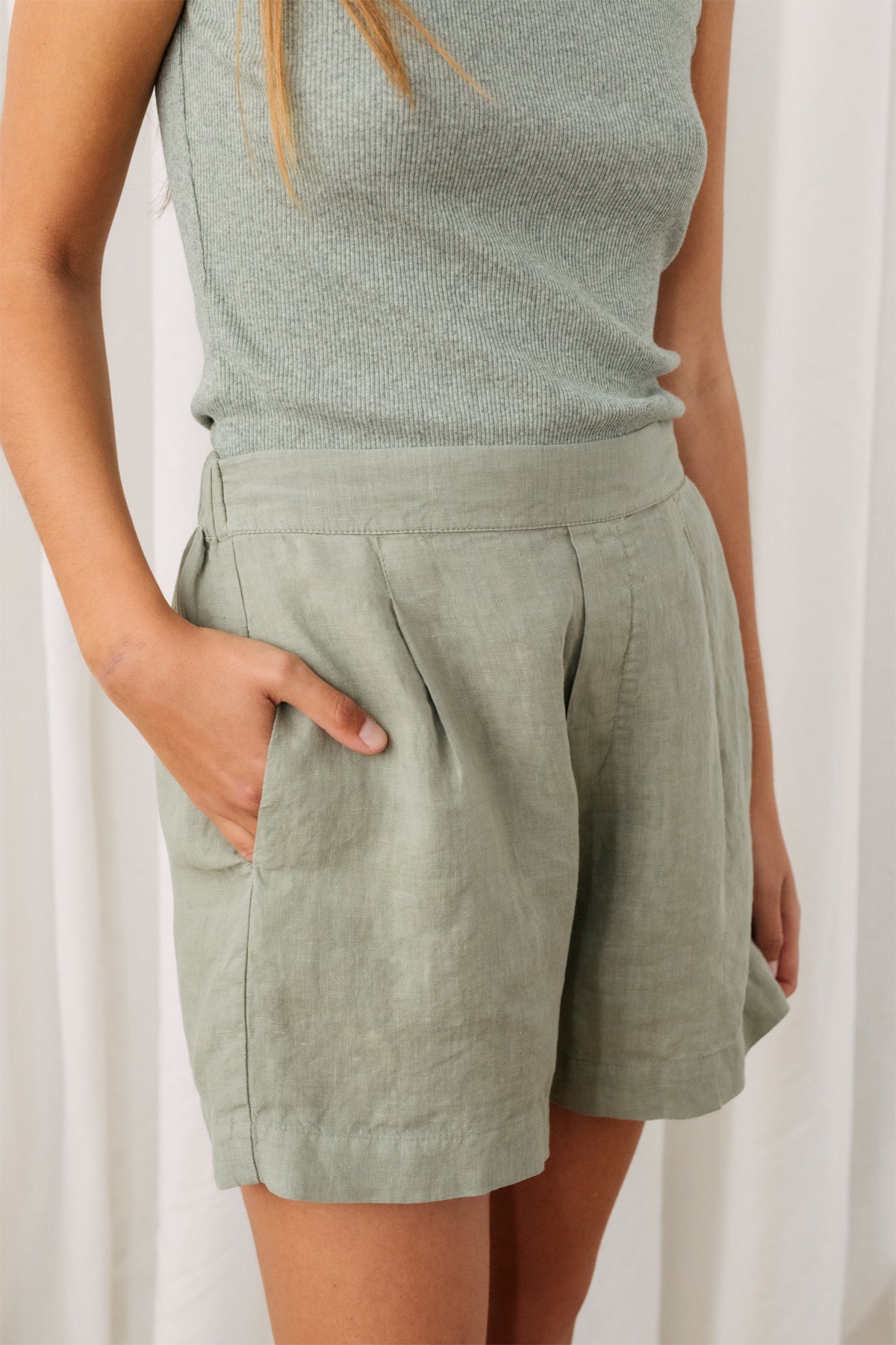 Image of TWOTHIRDS dames vegan Shorts Harakka Desert Sage