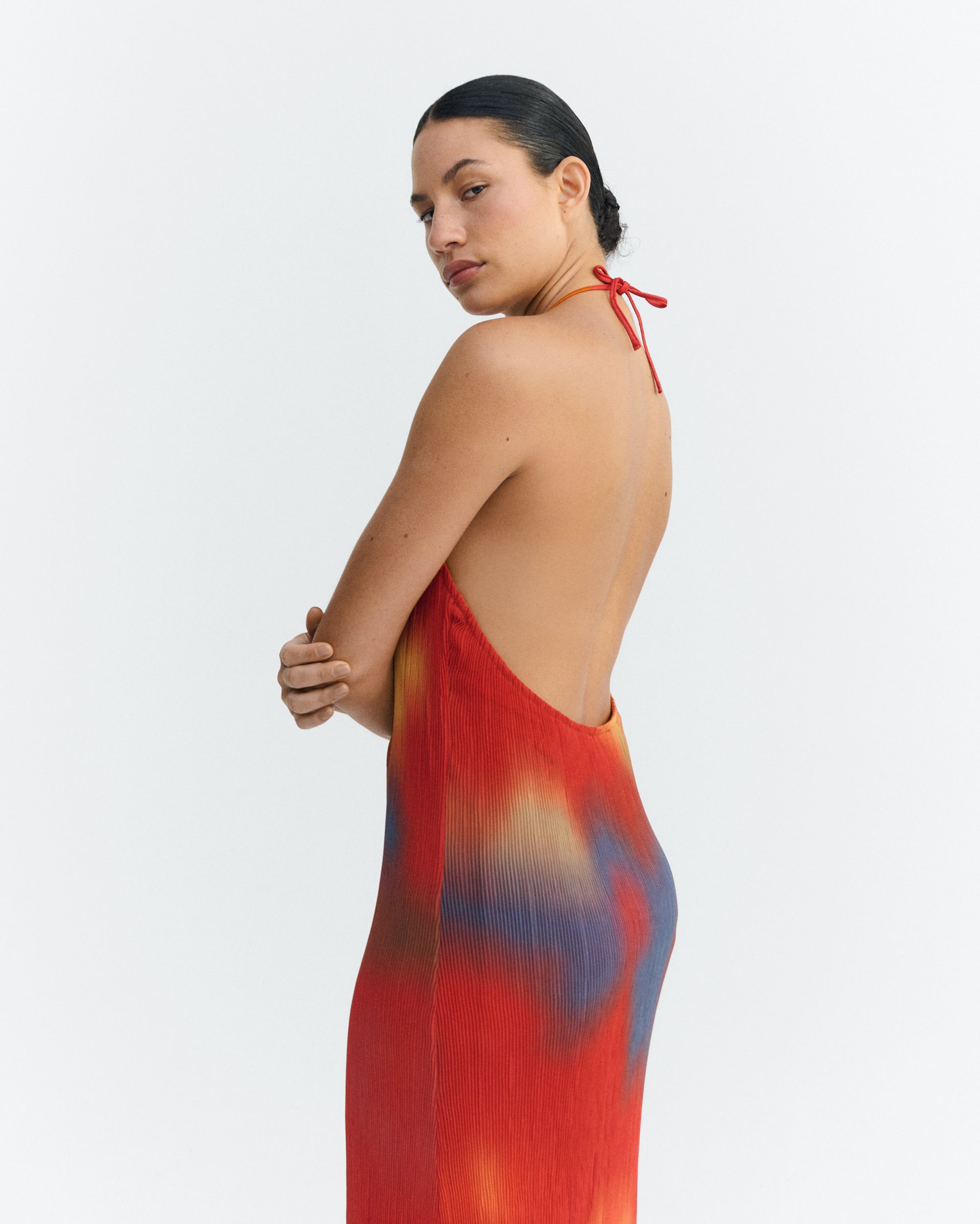 Thinking MU Midi-Jurk Miriam Met Plooien En Rode Bloemen