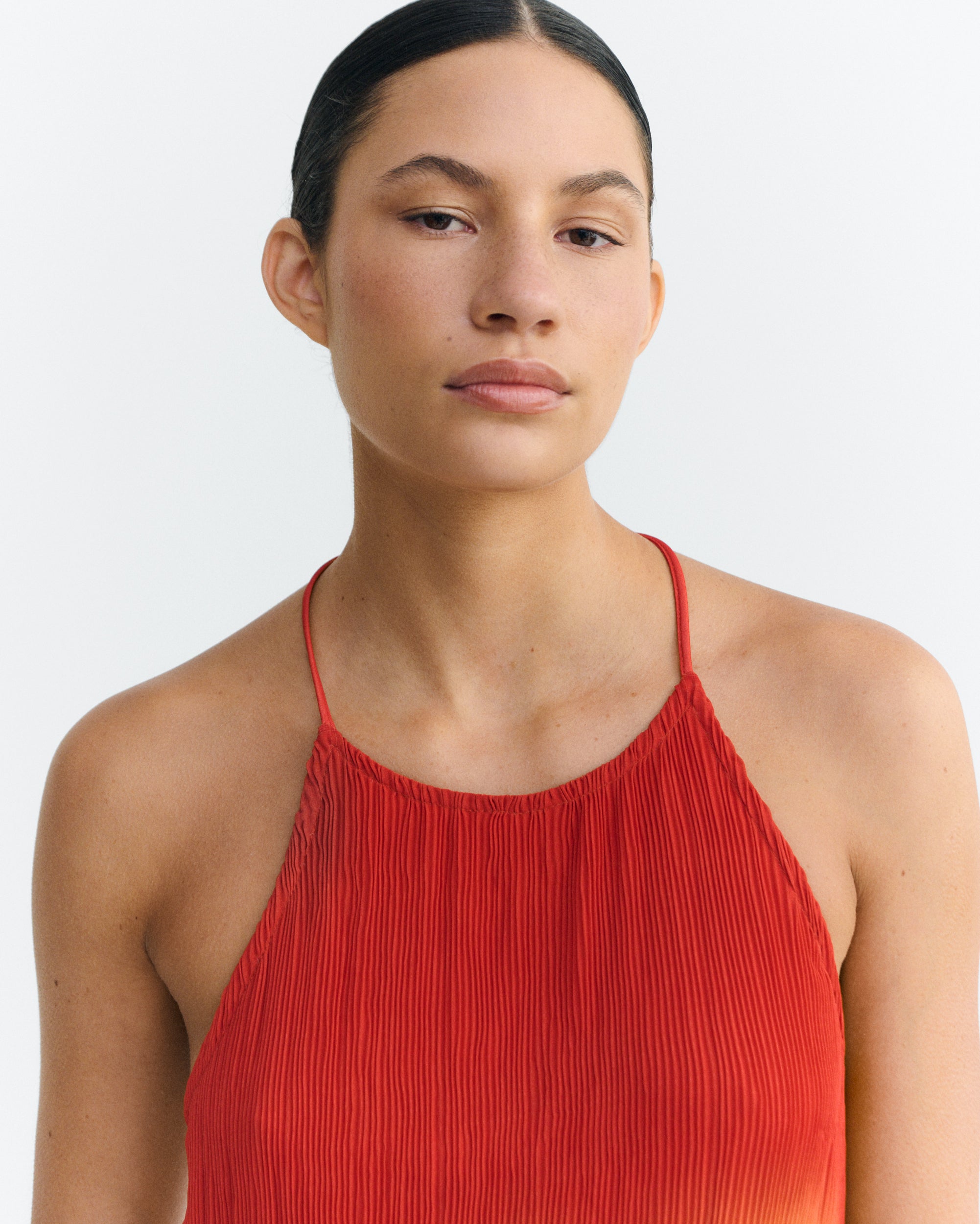 Thinking MU Midi-Jurk Miriam Met Plooien En Rode Bloemen