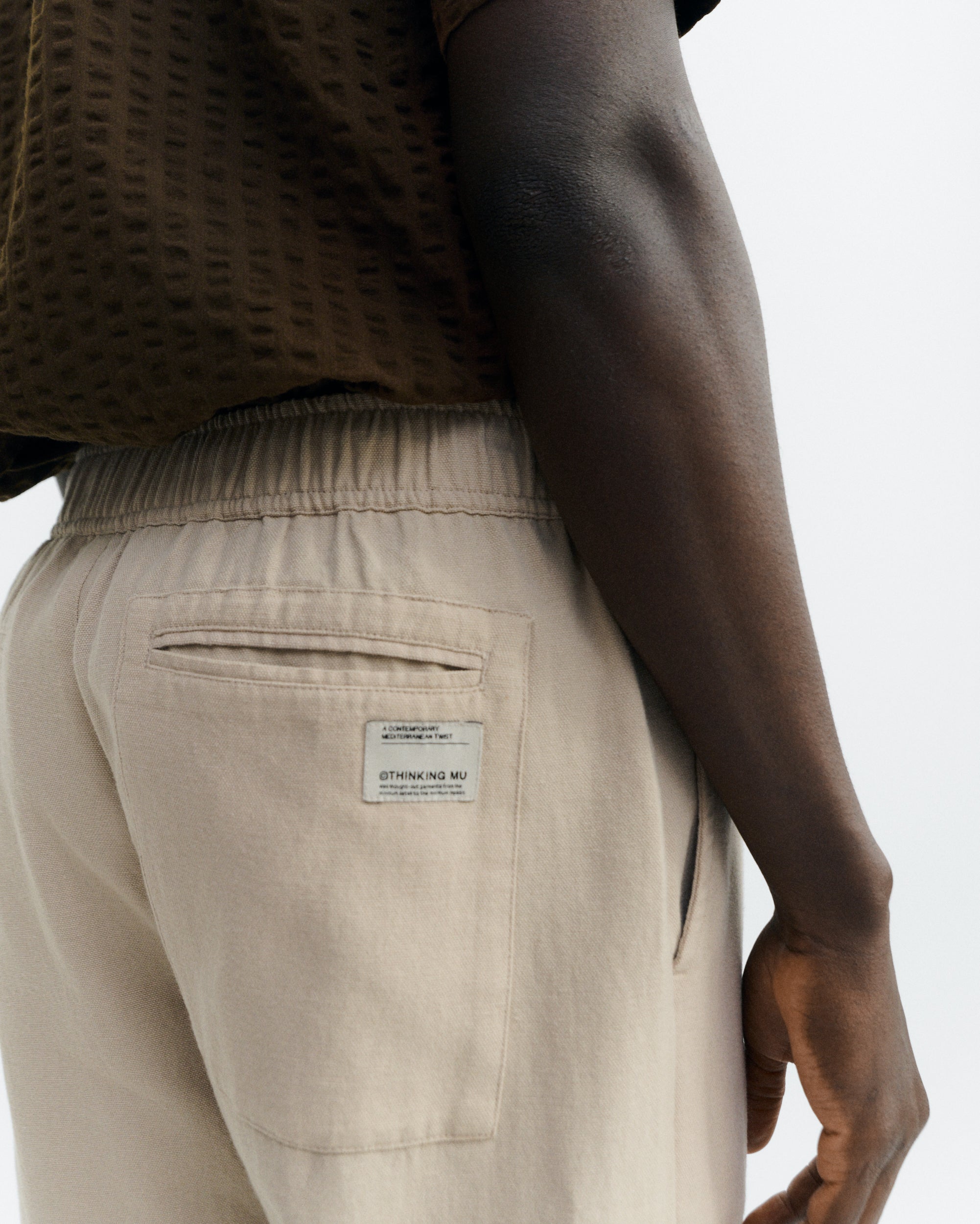 Thinking MU Hose Mit Geradem Bein Travel Light Beige