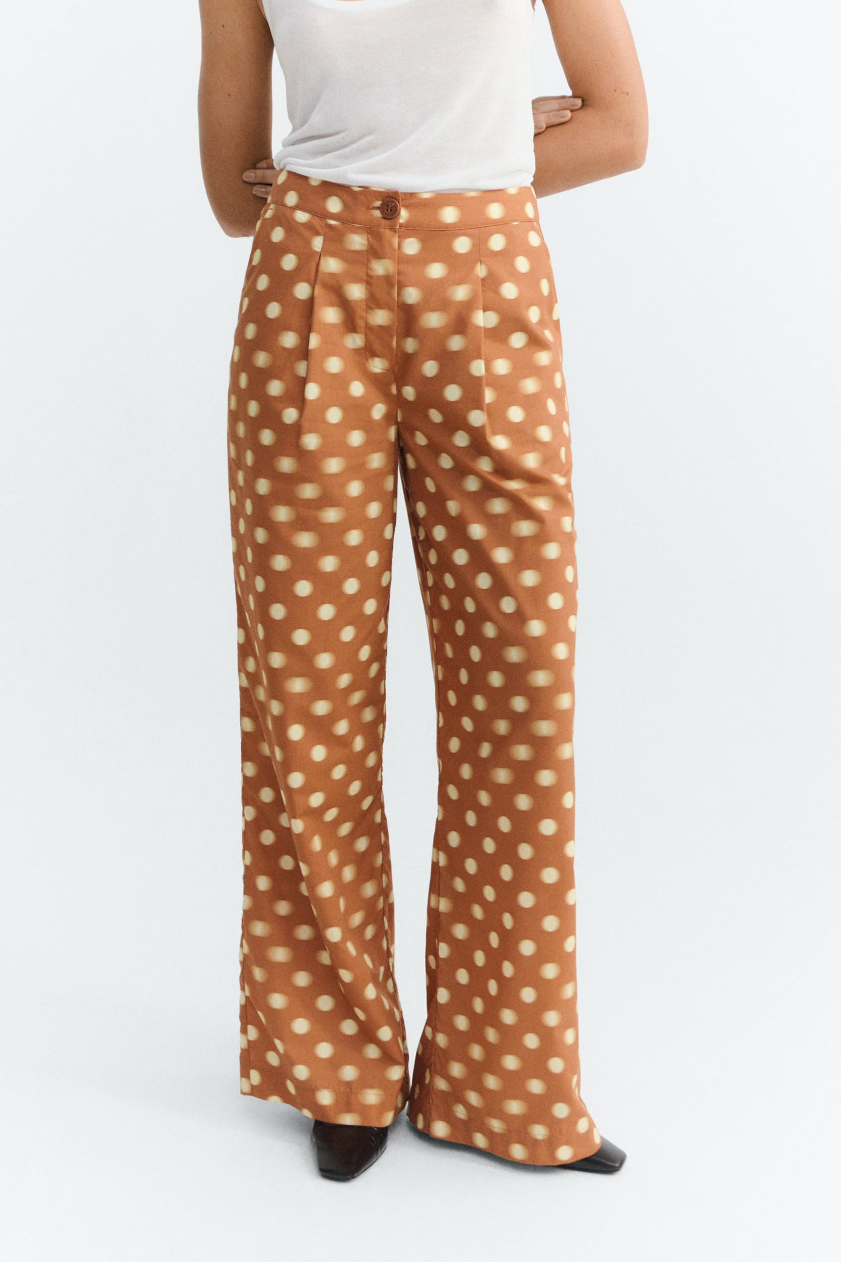 Thinking mu Damen vegan Hose Manolita Weites Bein Polka Dot Braun