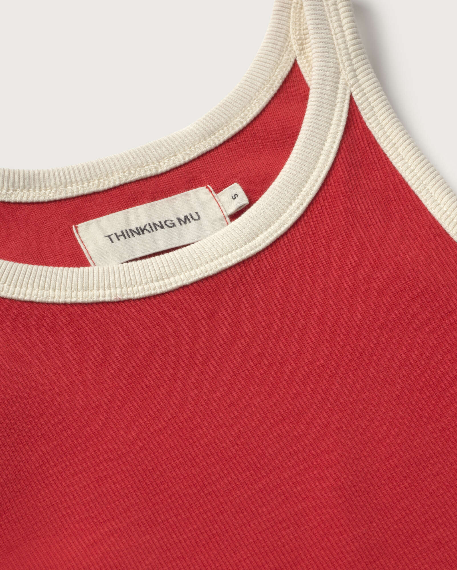 Thinking MU Top Harriet In Rood Met Wit Contrast