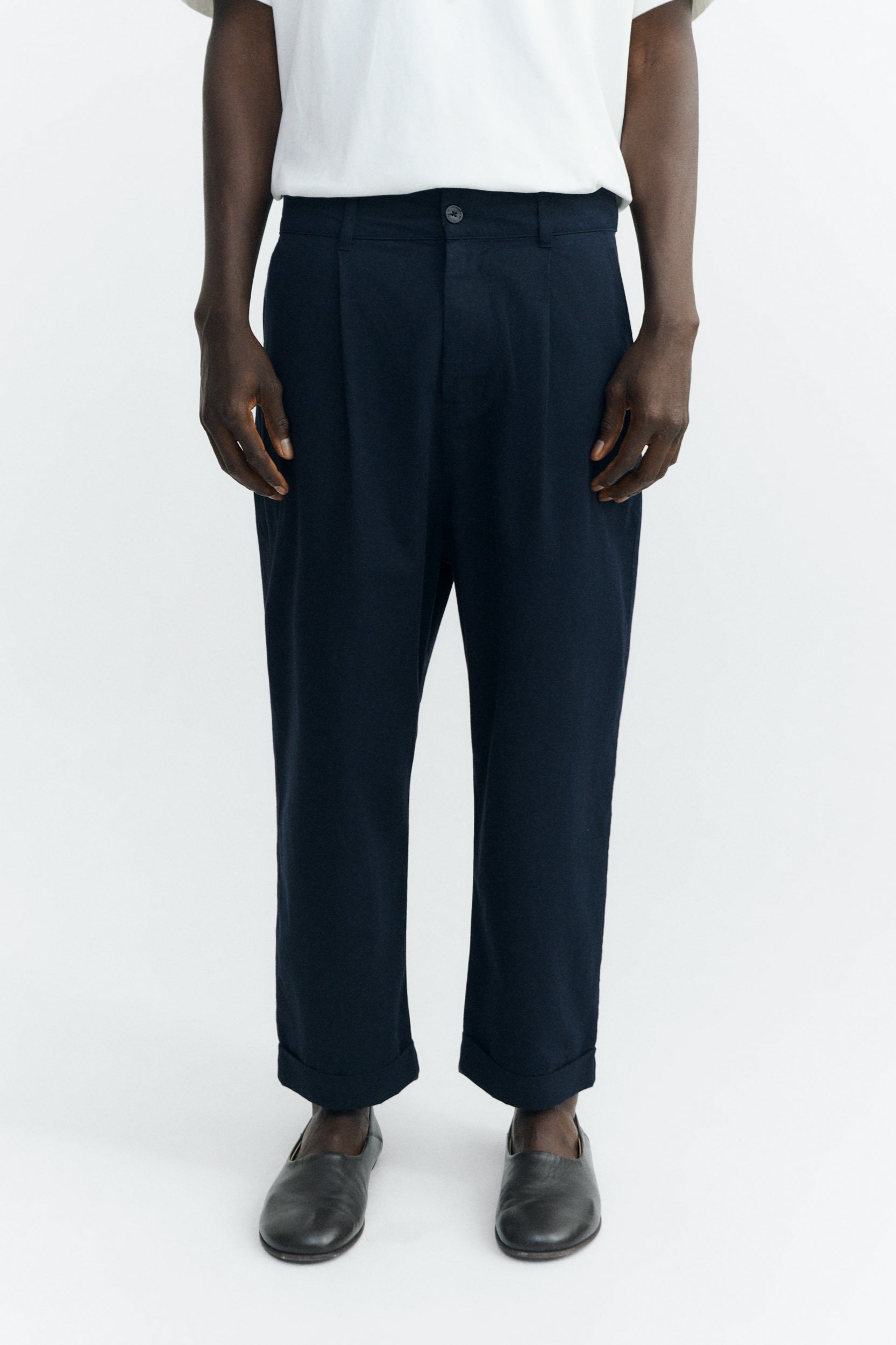 Image of Thinking MU mannen vegan Broek Wotan Geplooid Relaxed Marineblauw