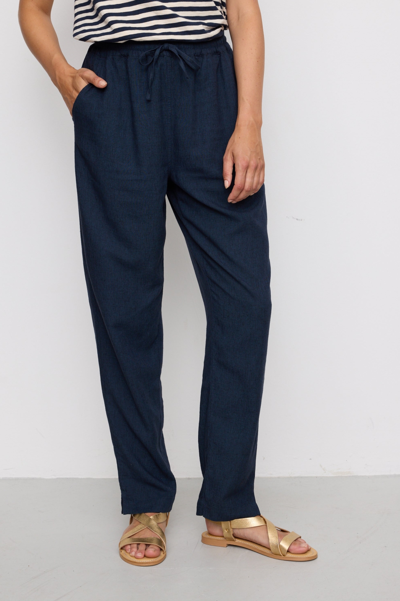 Recolution Damen vegan Hose Moonflower Navy
