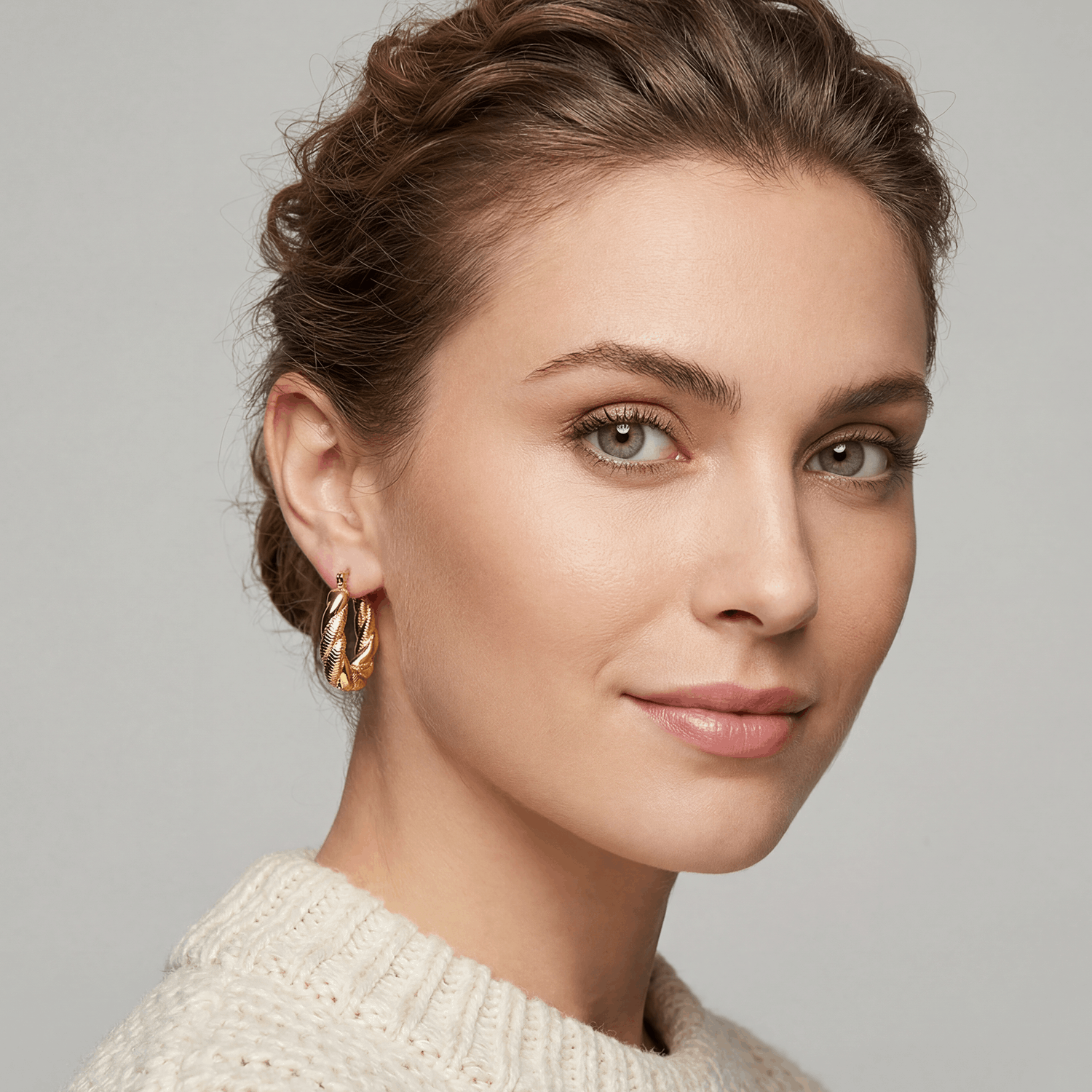 Amadeus Dikke Hoepels Met Leliemotief En Gedraaide Gouden Accenten.