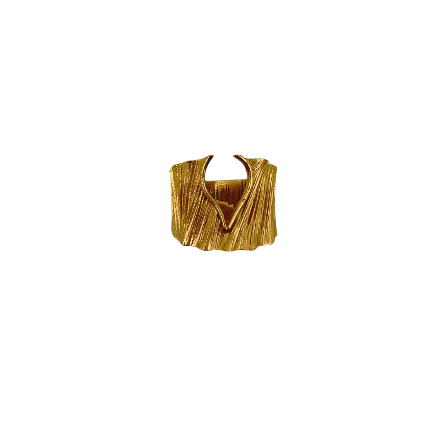 Les Reines Ring Ceremonial Gold