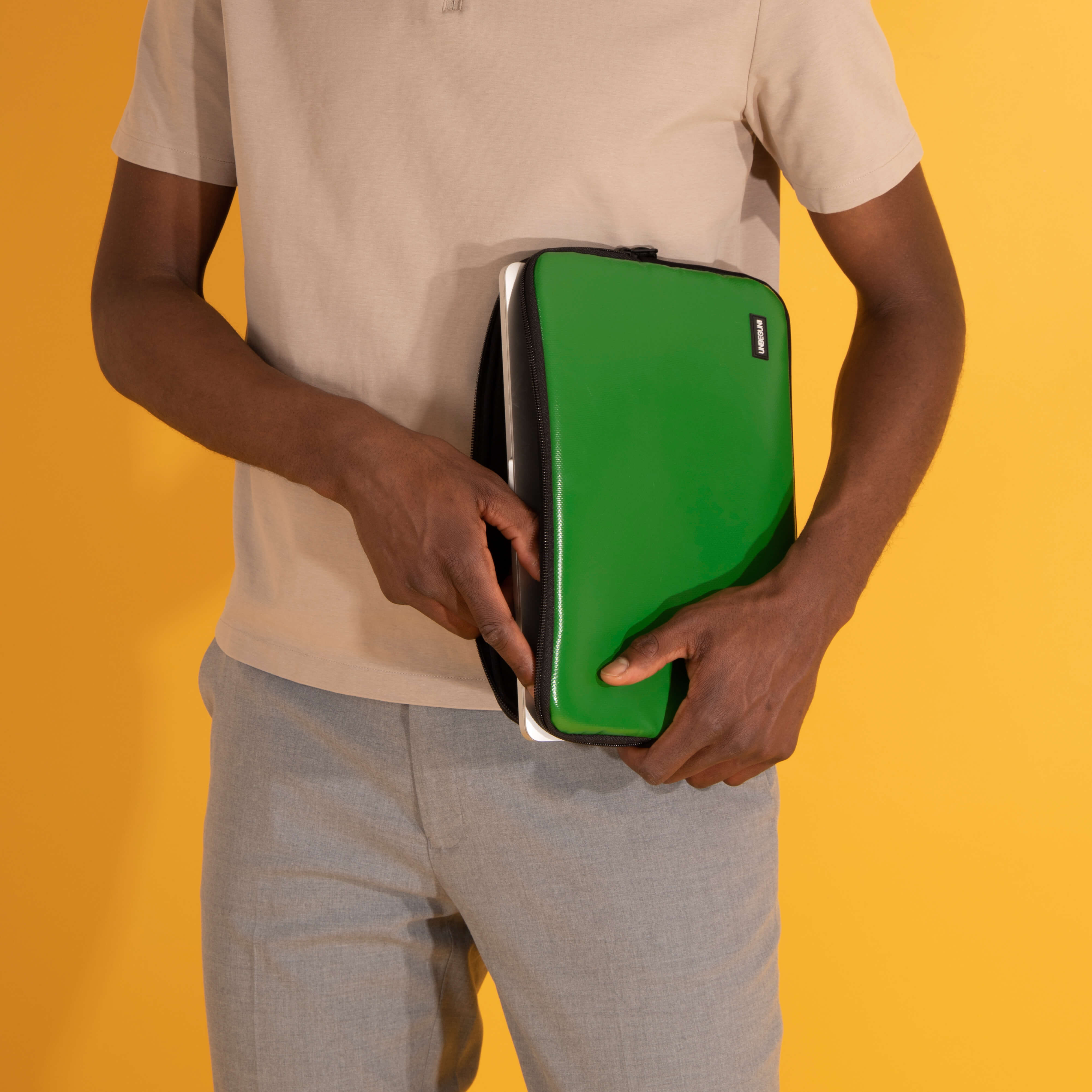 UNBEGUN men vegan Laptop Sleeve Green