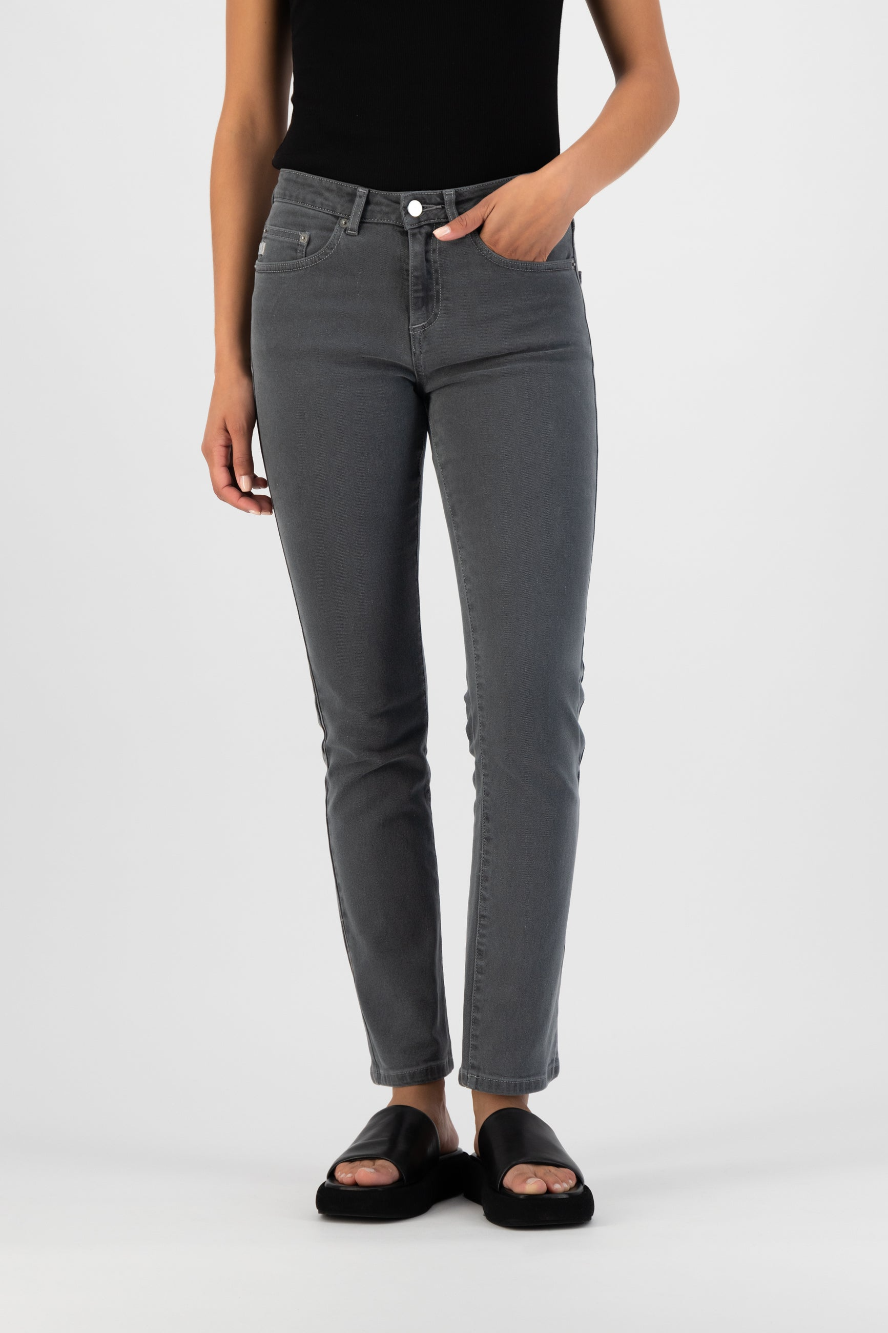 MUD Jeans Damen vegan Jeans Faye Straight Grau