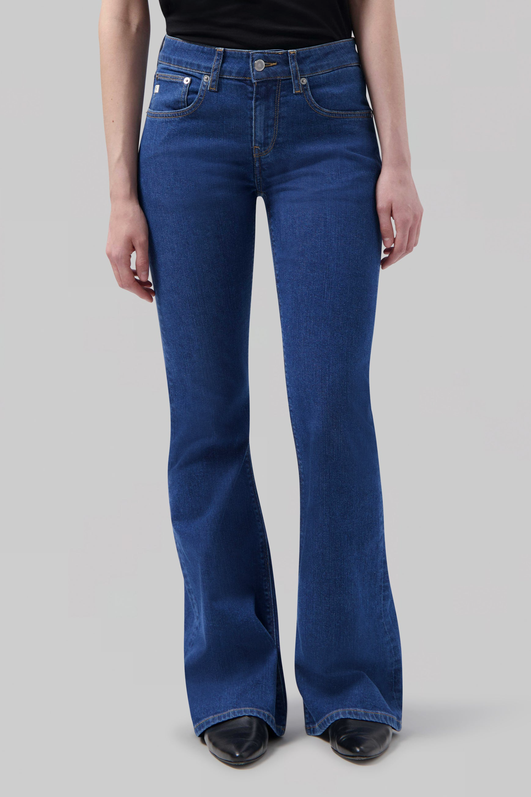 MUD Jeans Damen vegan Jeans Fiona Flared Stone Indigo