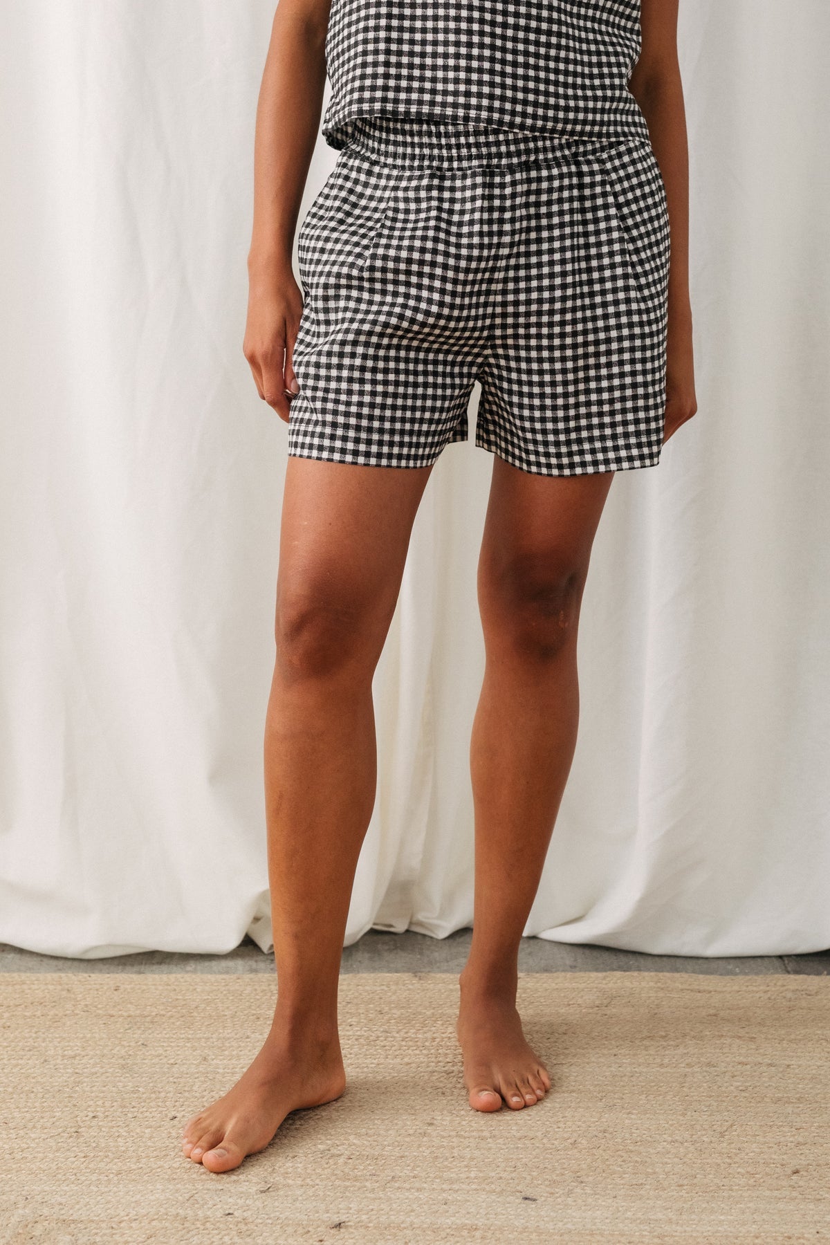TWOTHIRDS Damen vegan Shorts Walfisch Black And White Vichy