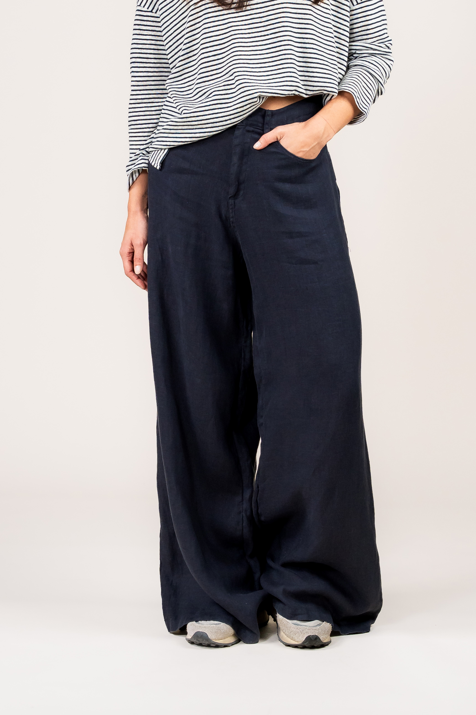 Kuyichi Damen vegan Hose Loren Mitternachtsblau
