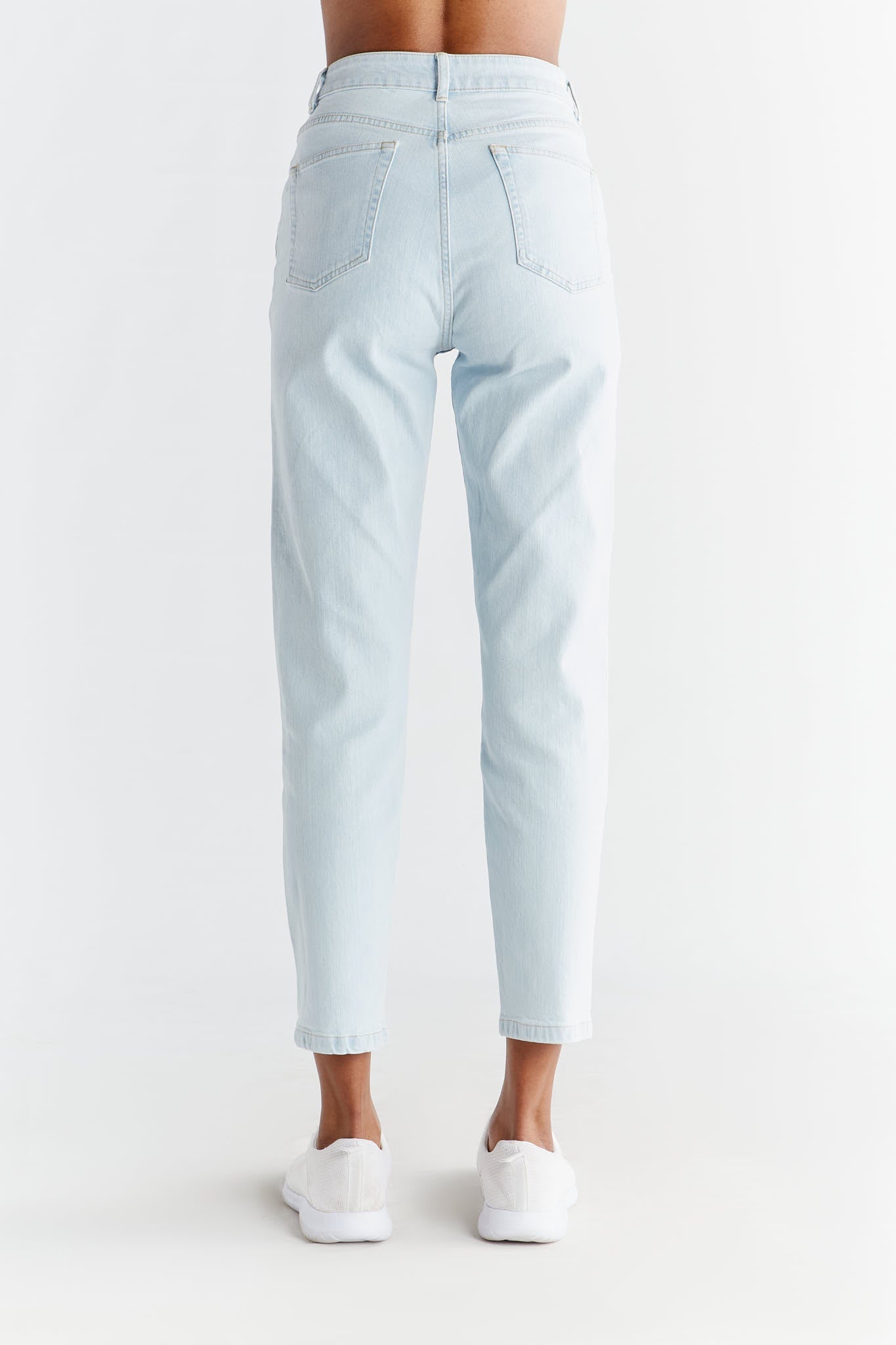 Evermind womens vegan Jeans Mom Fit Ice Blue