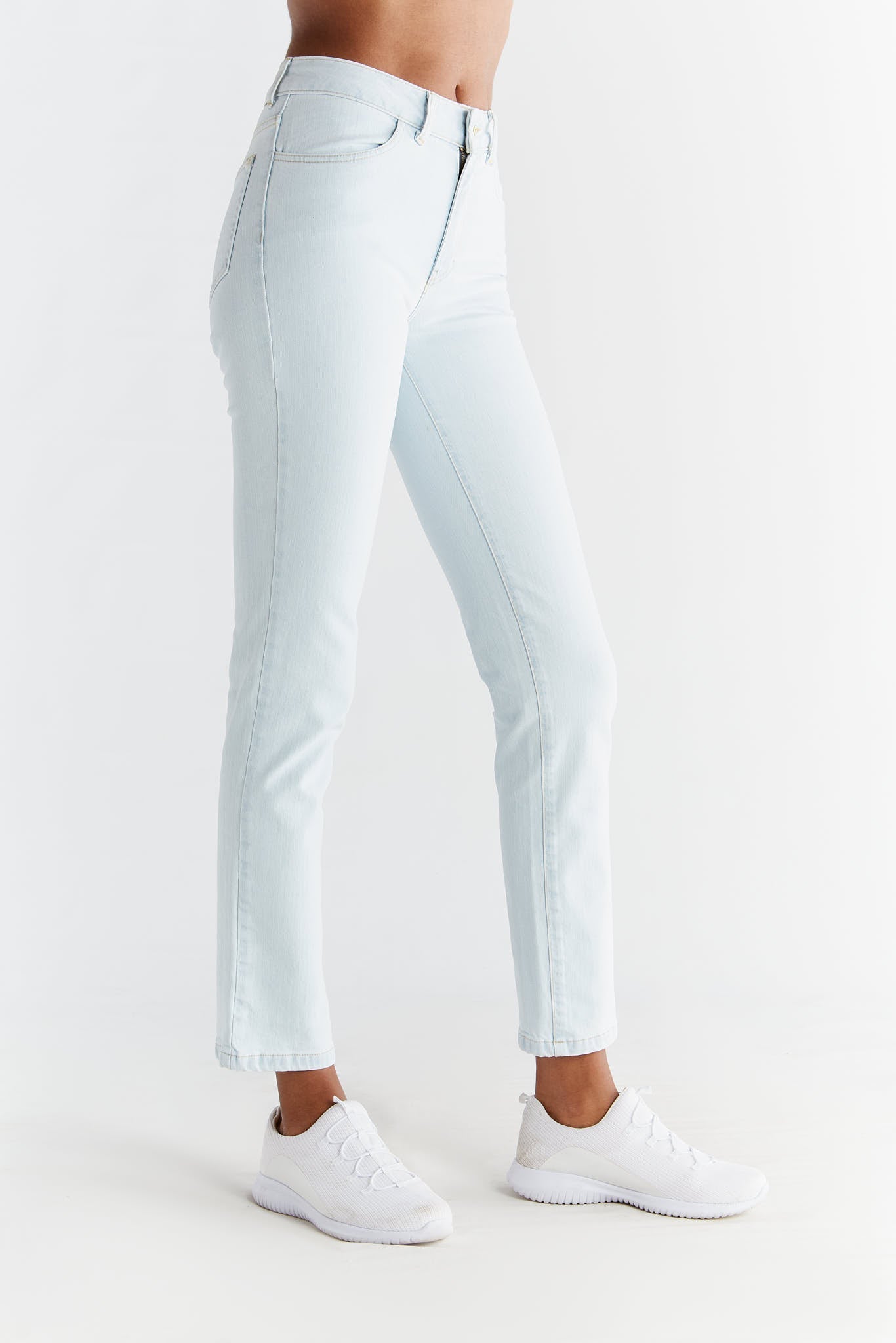 Evermind womens vegan Jeans Straight Fit Ice Blue
