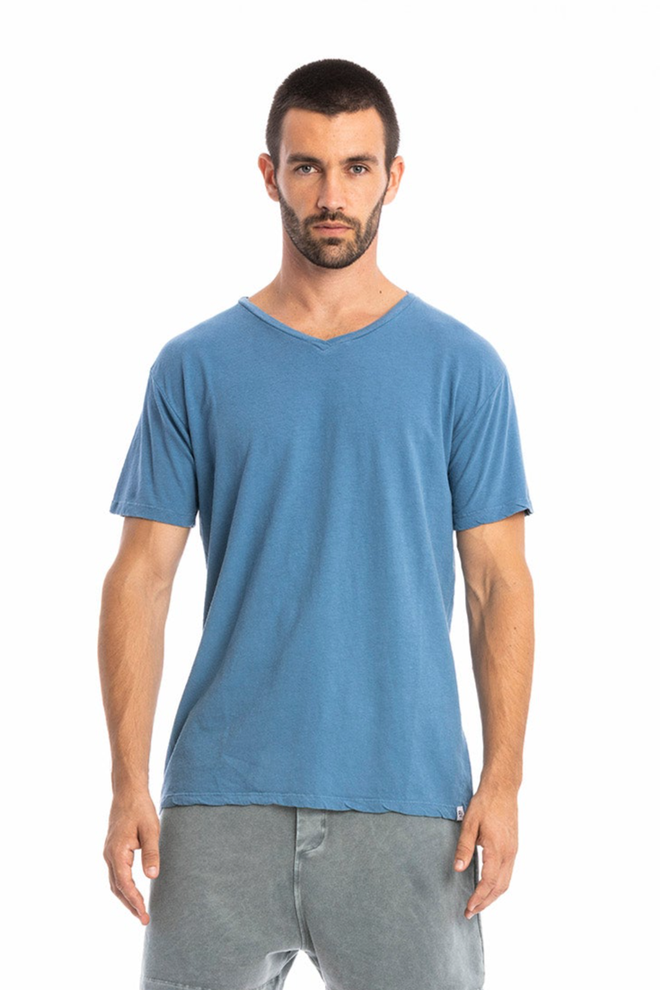 RAVENS VIEW IBIZA Herren vegan T-Shirt Azure V-Ausschnitt Maui Blau