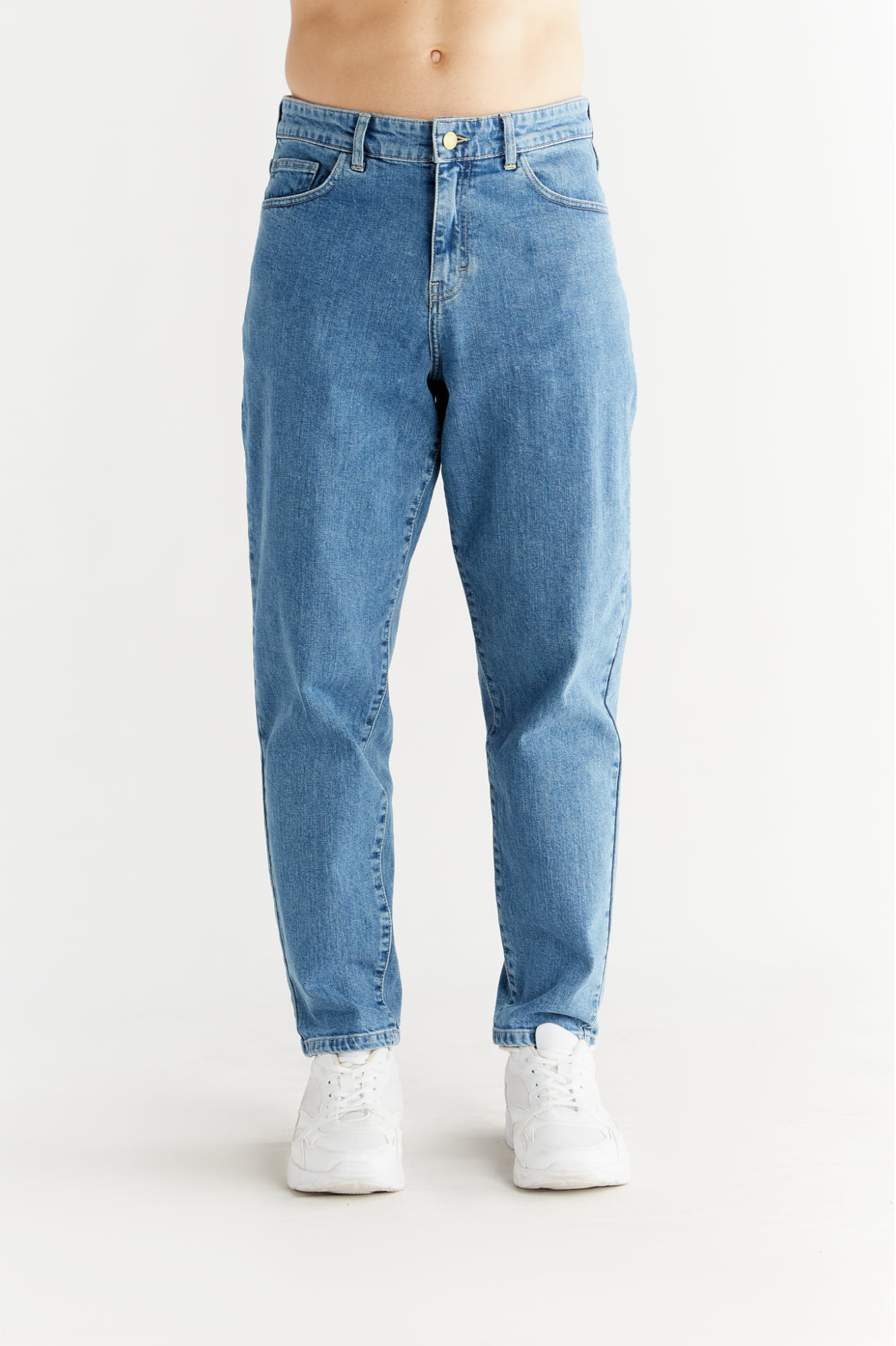 Evermind Herren vegan Jeans Karotte Fit Day Himmelblau