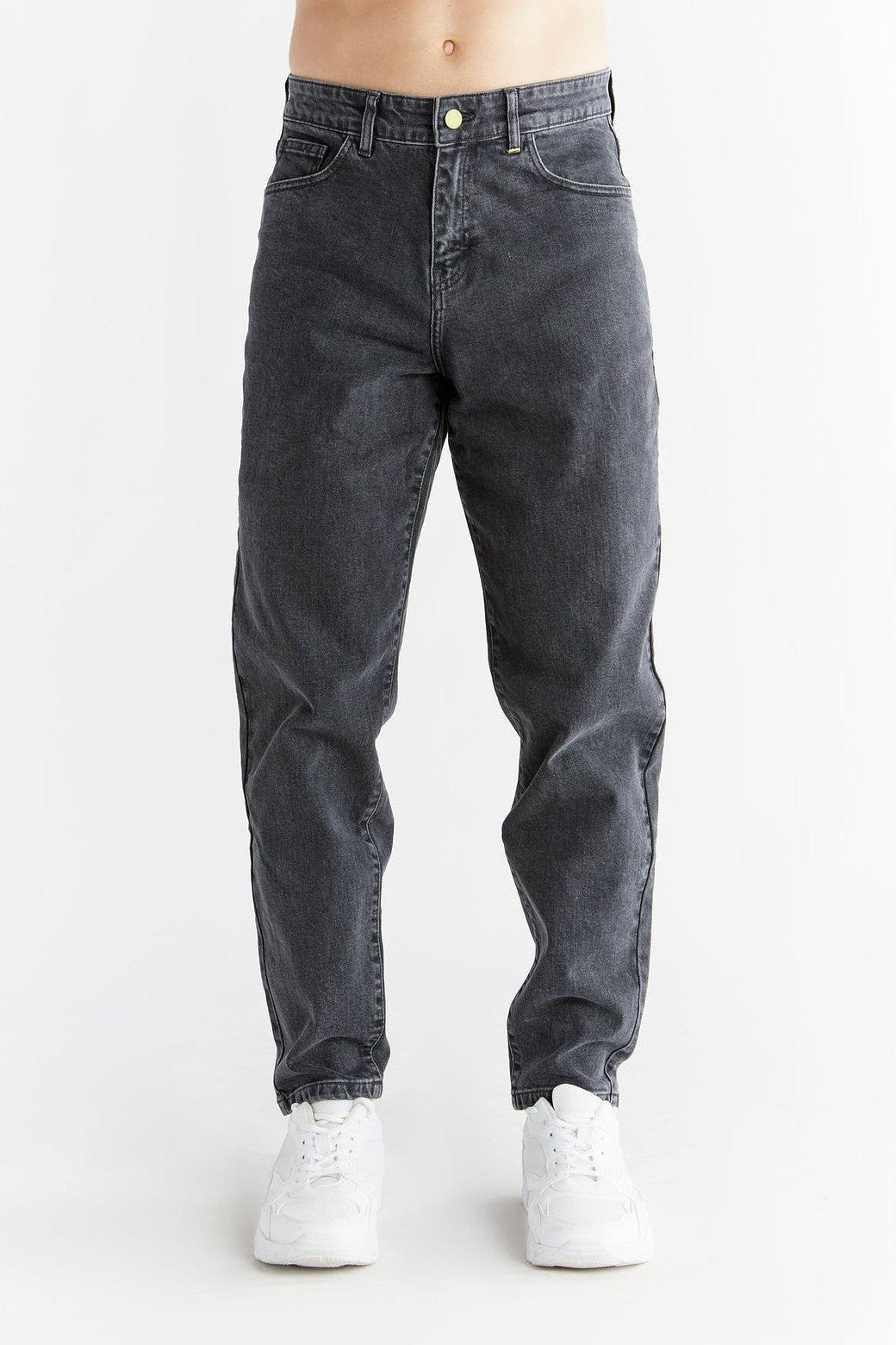 Evermind Herren vegan Jeans Carrot Fit Carbon Gray