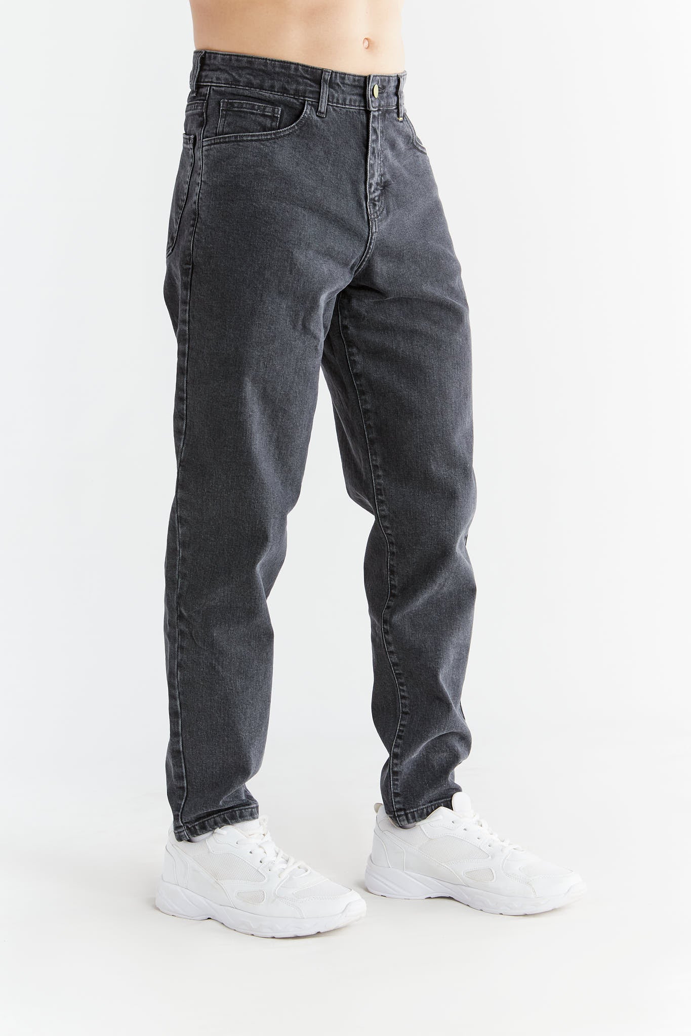 Evermind men vegan Jeans Carrot Fit Carbon Gray