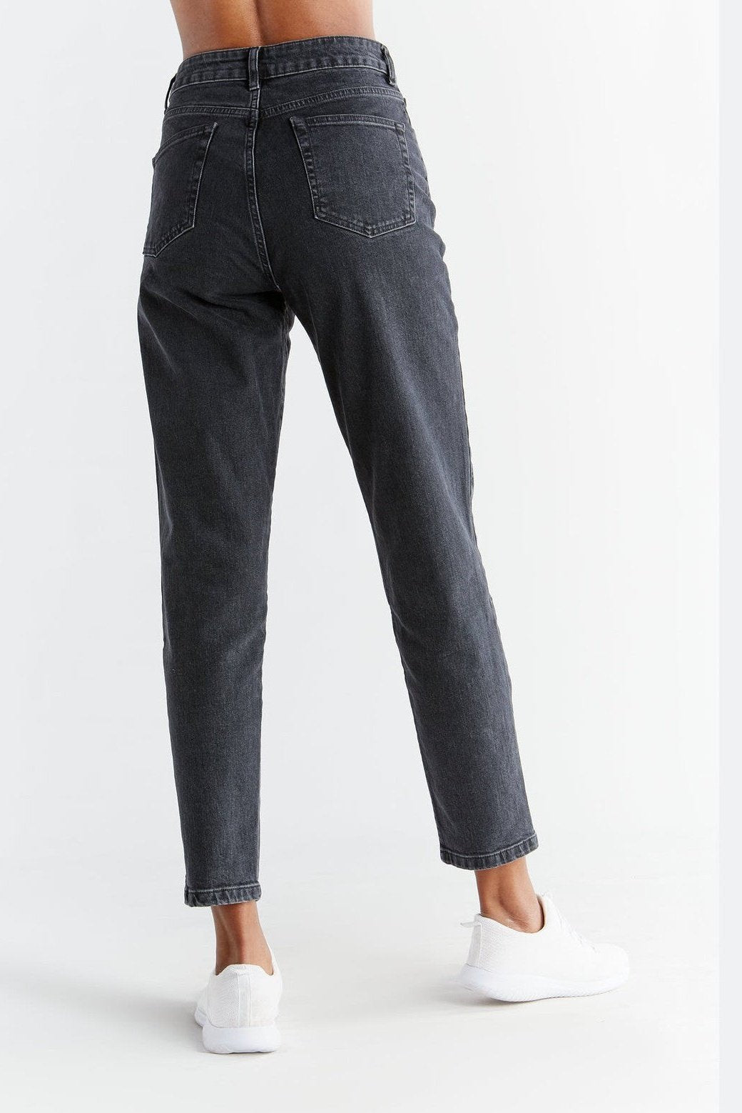Evermind womens vegan Jeans Mom Fit Carbon Gray