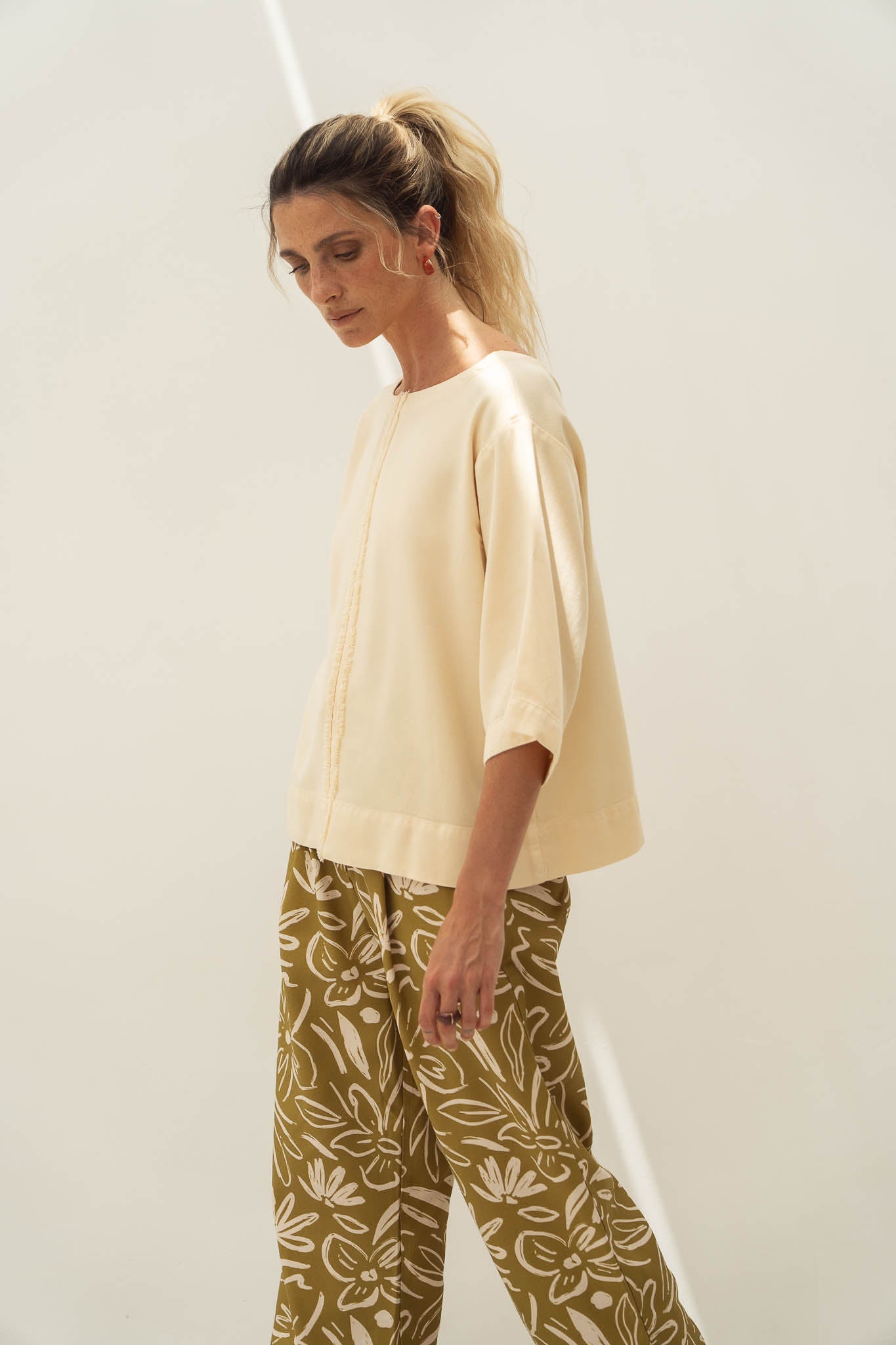 Näz womens vegan Top Sari Beige