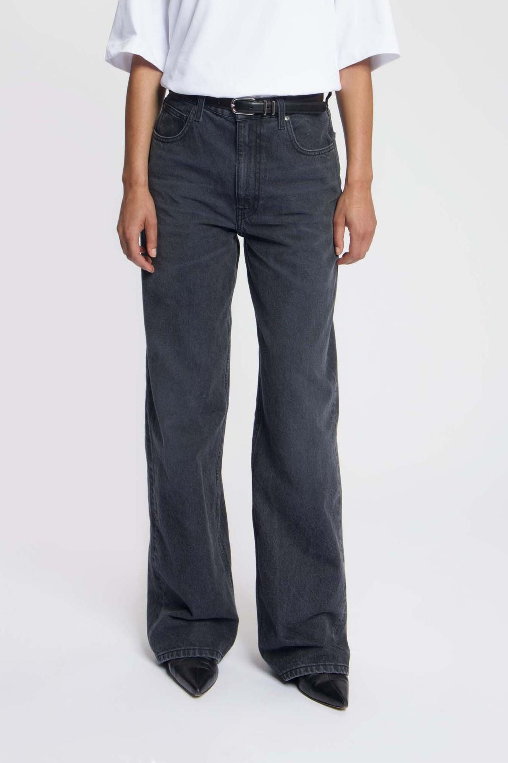 MUD Jeans Damen vegan Jeans Kyra Mid Loose Old Pebble