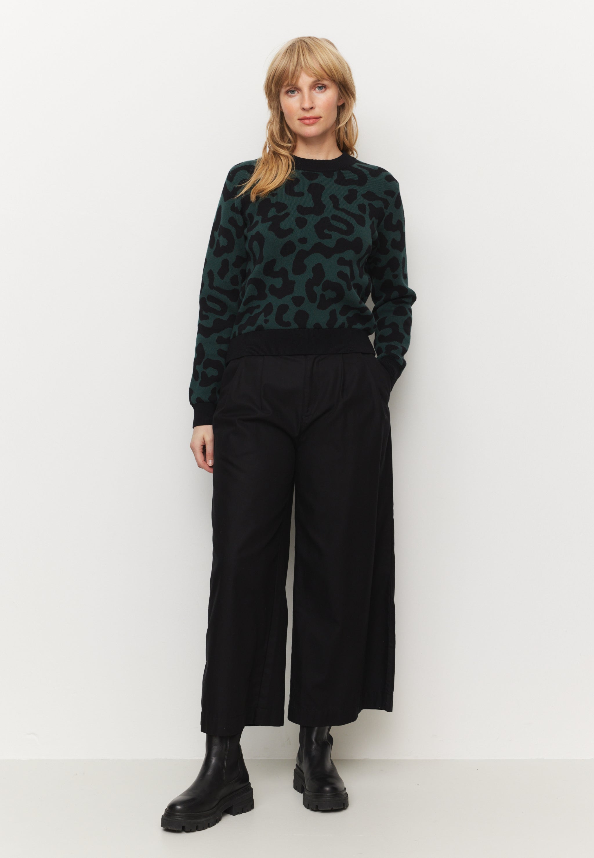 Recolution womens vegan Sweater Pistia Leo Deep Green