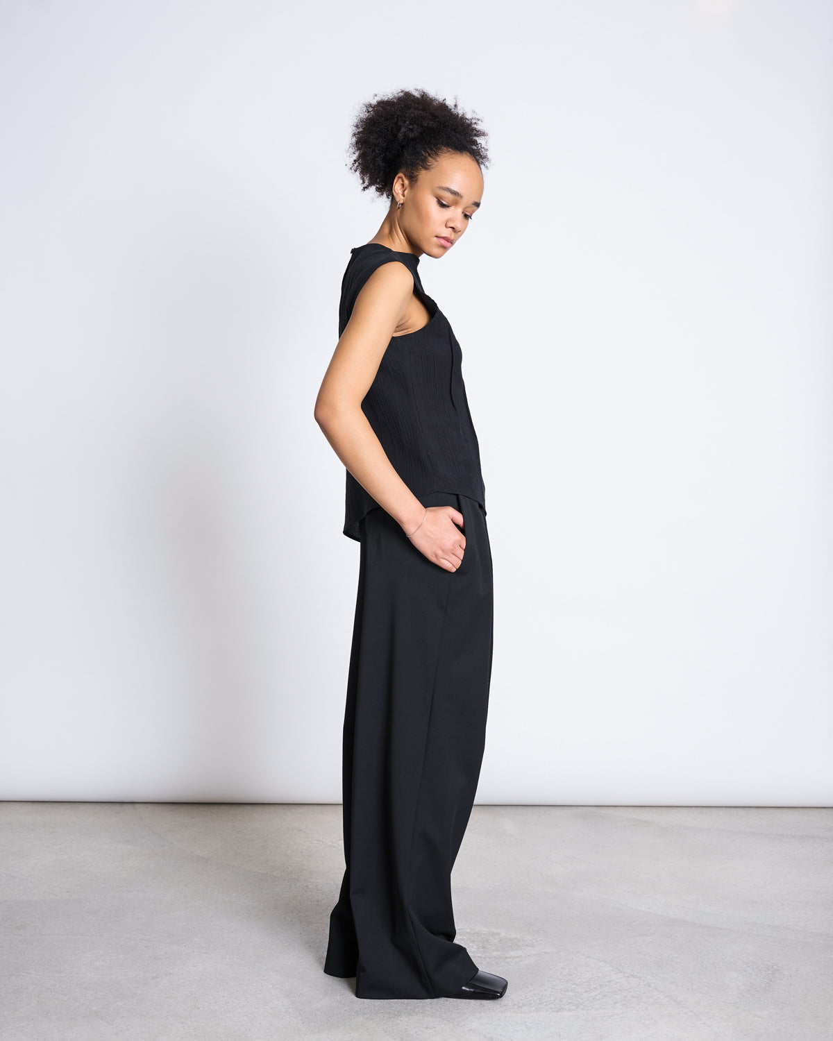 JAN 'N JUNE womens vegan Top Gathered Crinkle Meadow Black