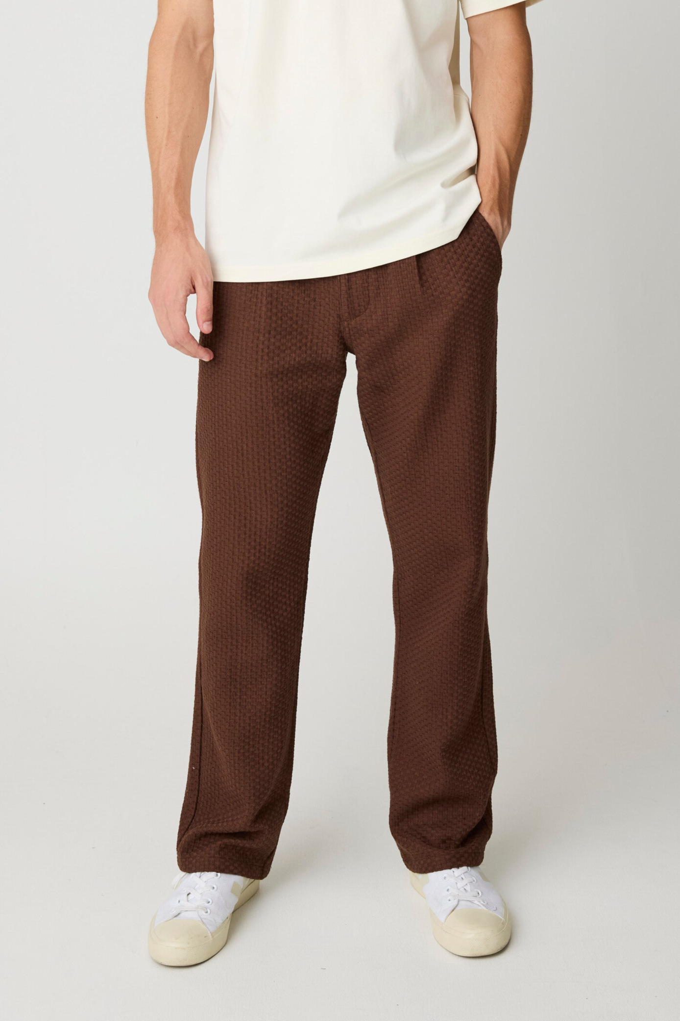 KnowledgeCotton Apparel men vegan Pants Fig Loose Structure Shaved Chocolate