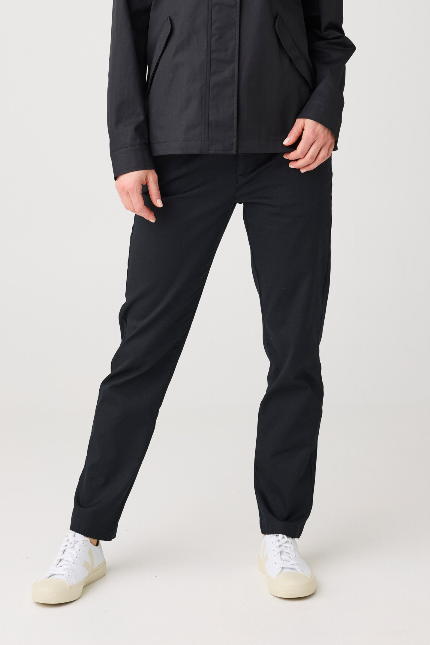 KnowledgeCotton Apparel Damen vegan Hose Iris Slim Pique Schwarz Jet