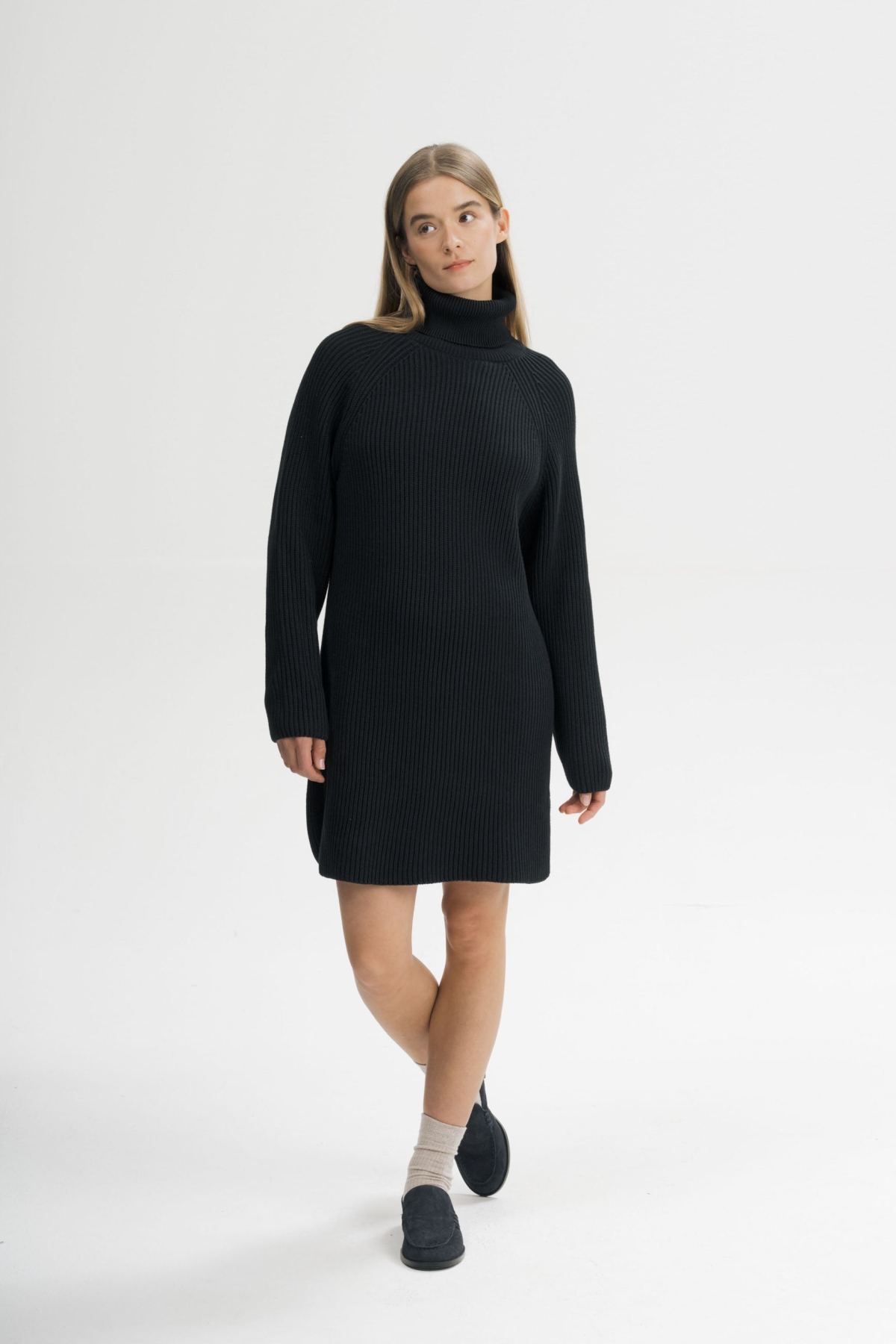 MELA Damen vegan Kleid Aus Rippstrick Mit Rollkragen Von Arunika, Schwarz