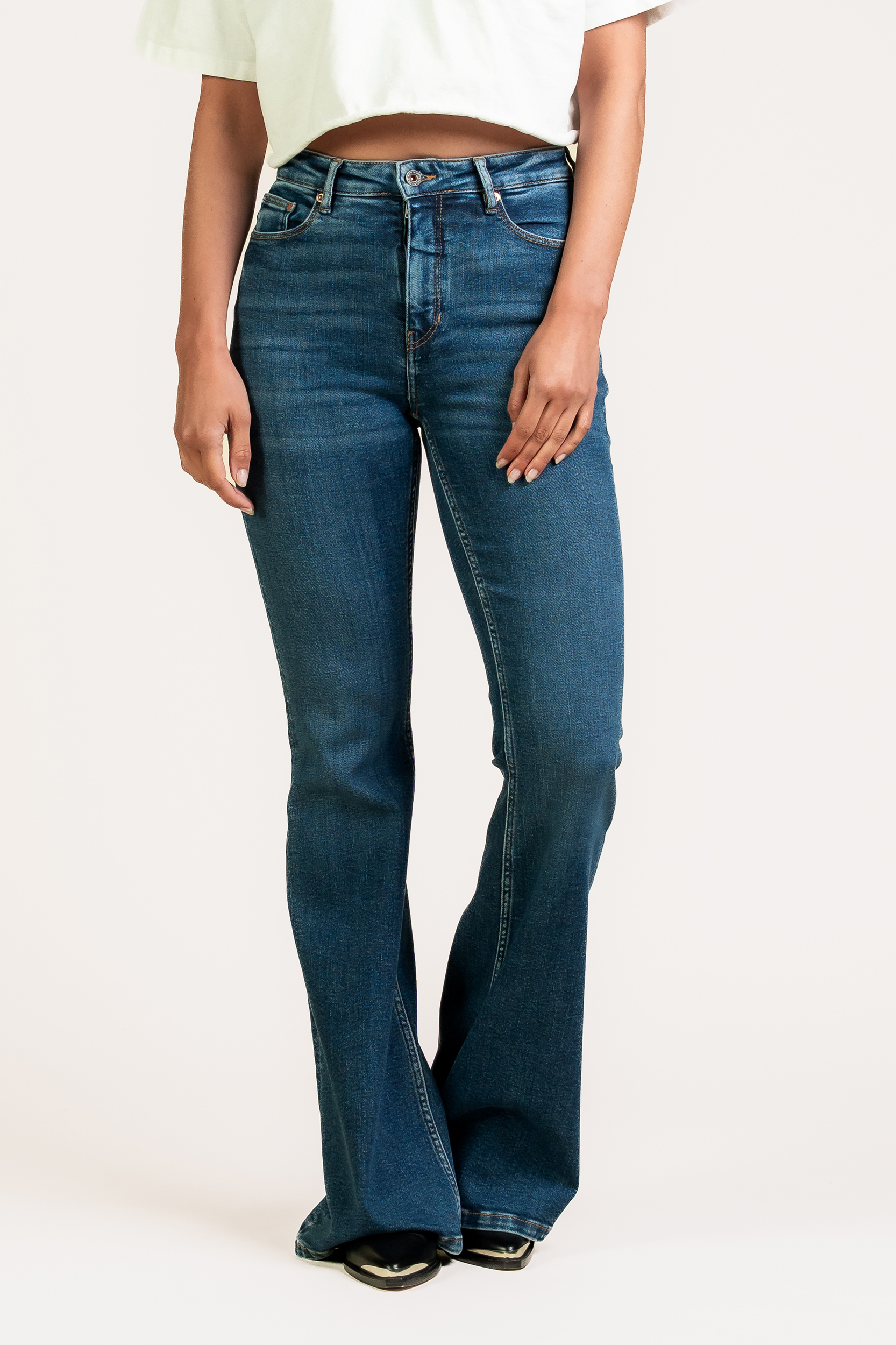 Kuyichi Damen vegan Jeans Lisette Flare Clean Blue