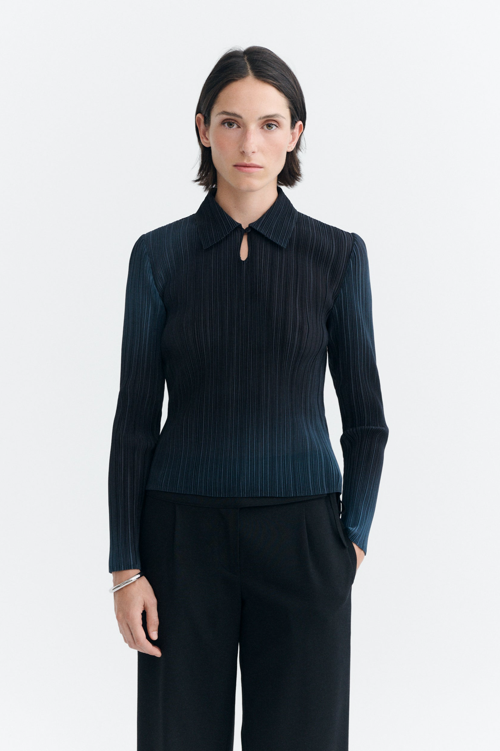 Thinking mu Damen vegan Top Plisado Whisper Agostina Dunkelblau