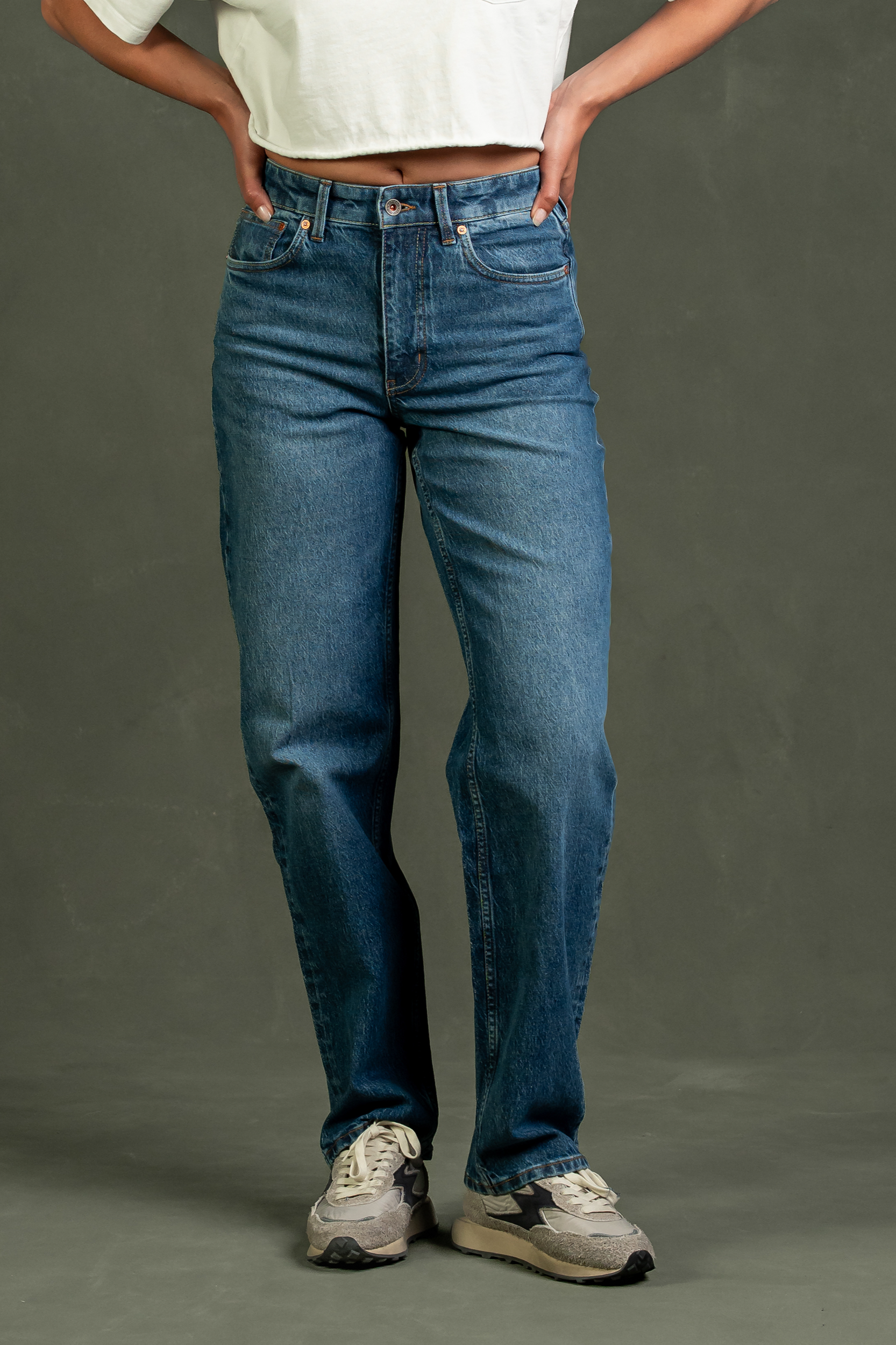 Kuyichi womens vegan Jeans Lola Mom Vital Fade
