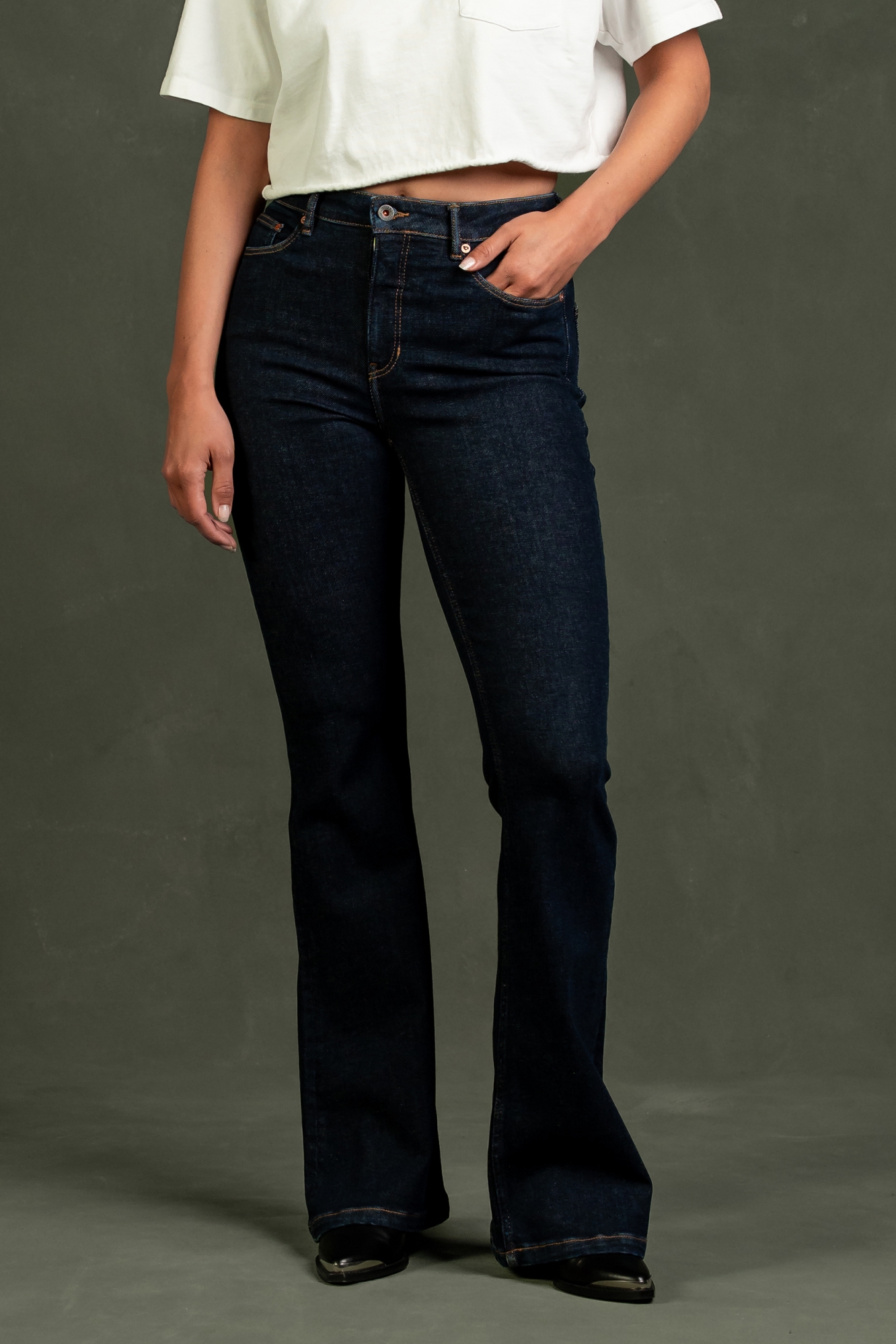 Kuyichi Damen vegan Jeans Lisette Flare Indigo Rinse
