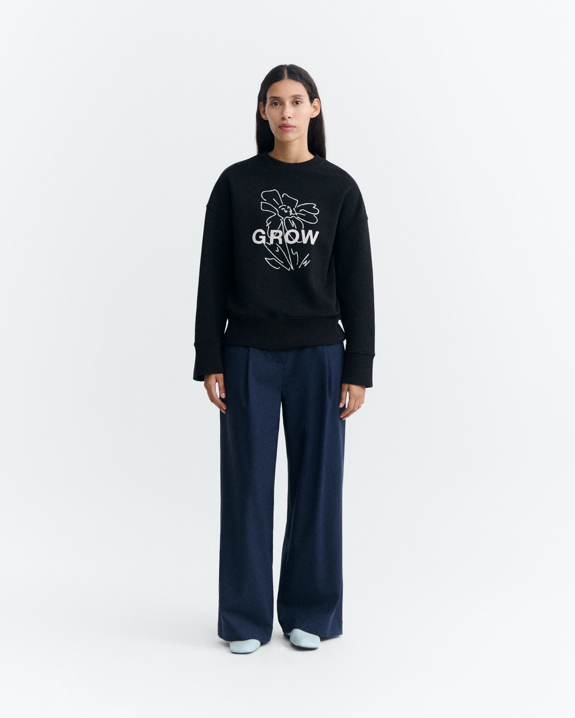 Thinking MU womens vegan Sweatshirt Jimena Embroidered Black