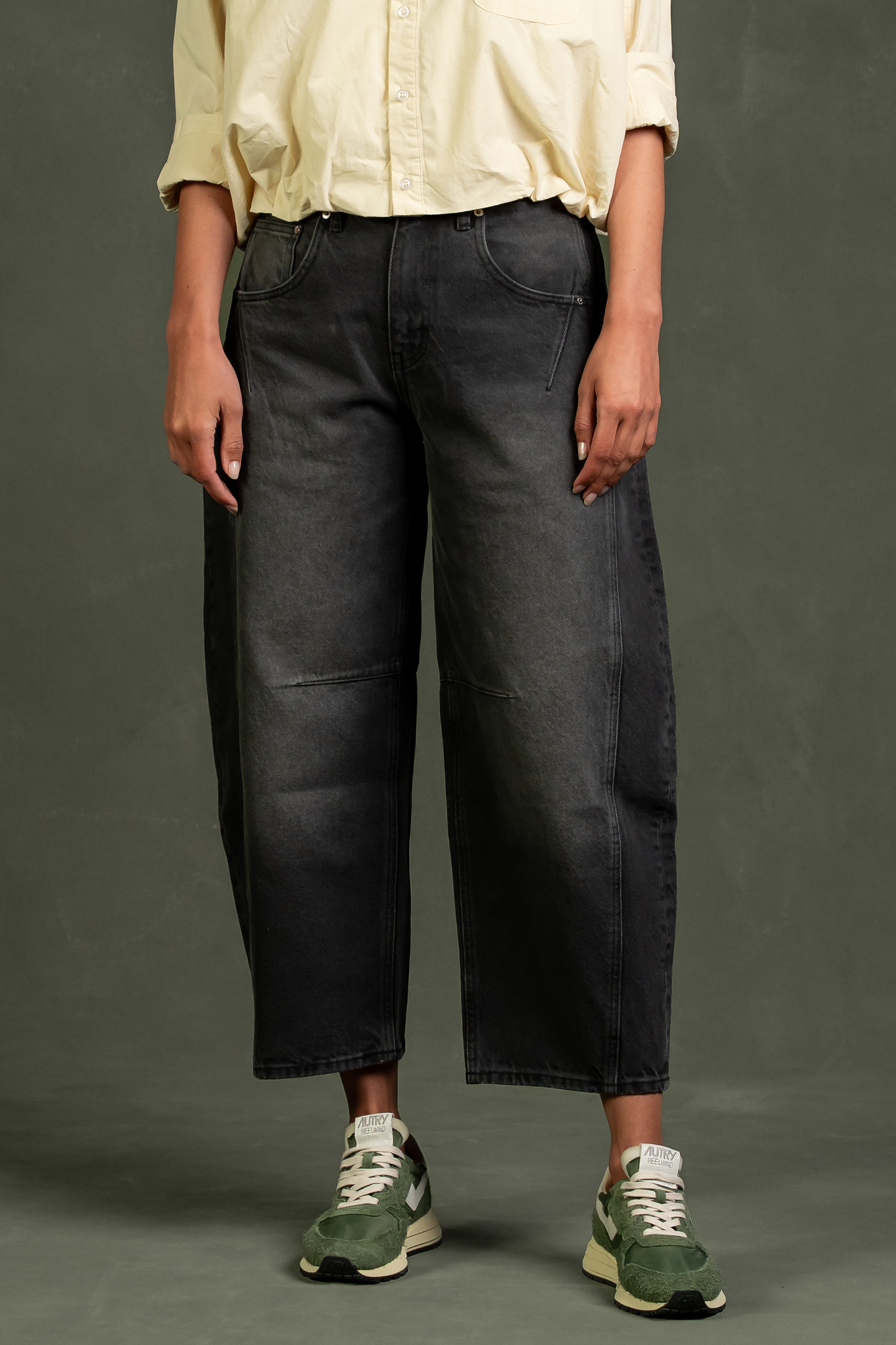 Kuyichi Damen vegan Jeans Rebel Barrel In Shadow Black