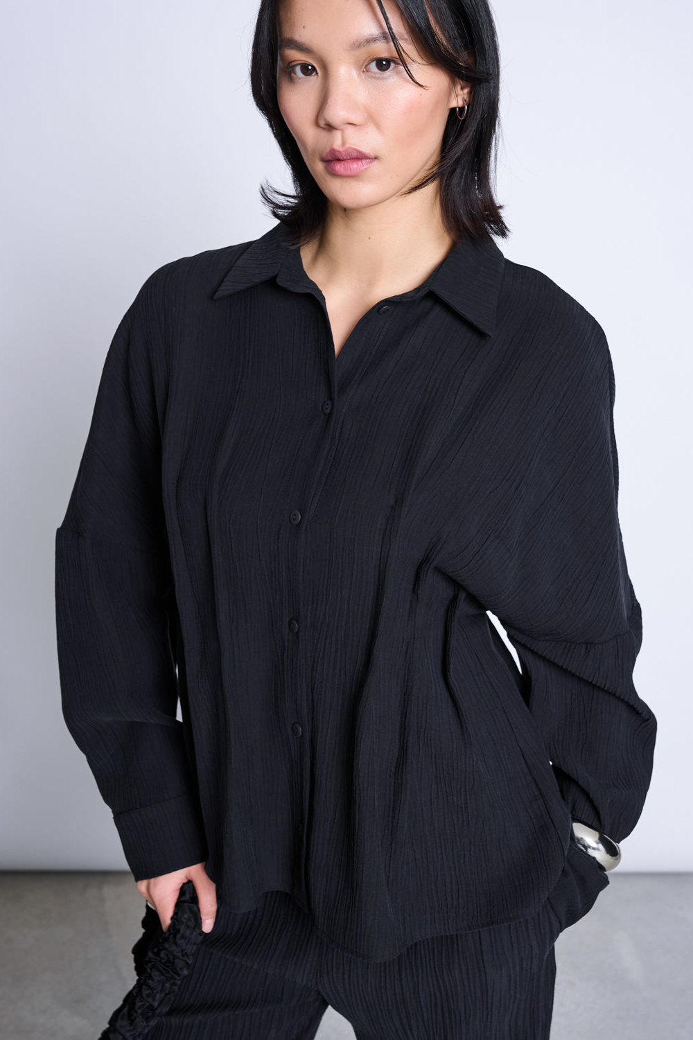 JAN N JUNE womens vegan Blouse Gathered Calva Black