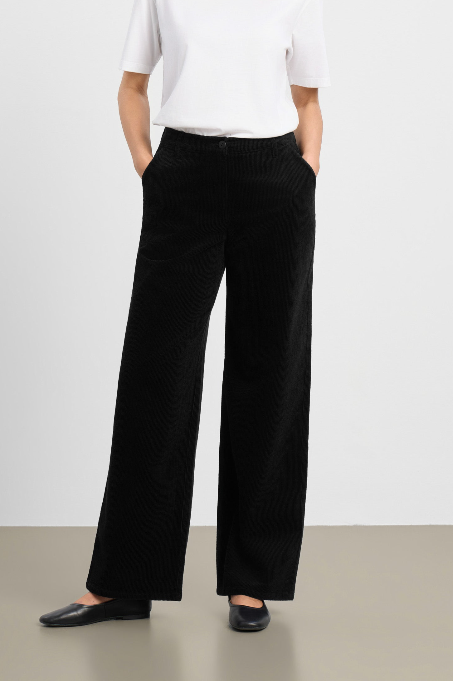LAURIE Damen vegan Hose Charm Locker Sitzend Cord Mittellang Schwarz