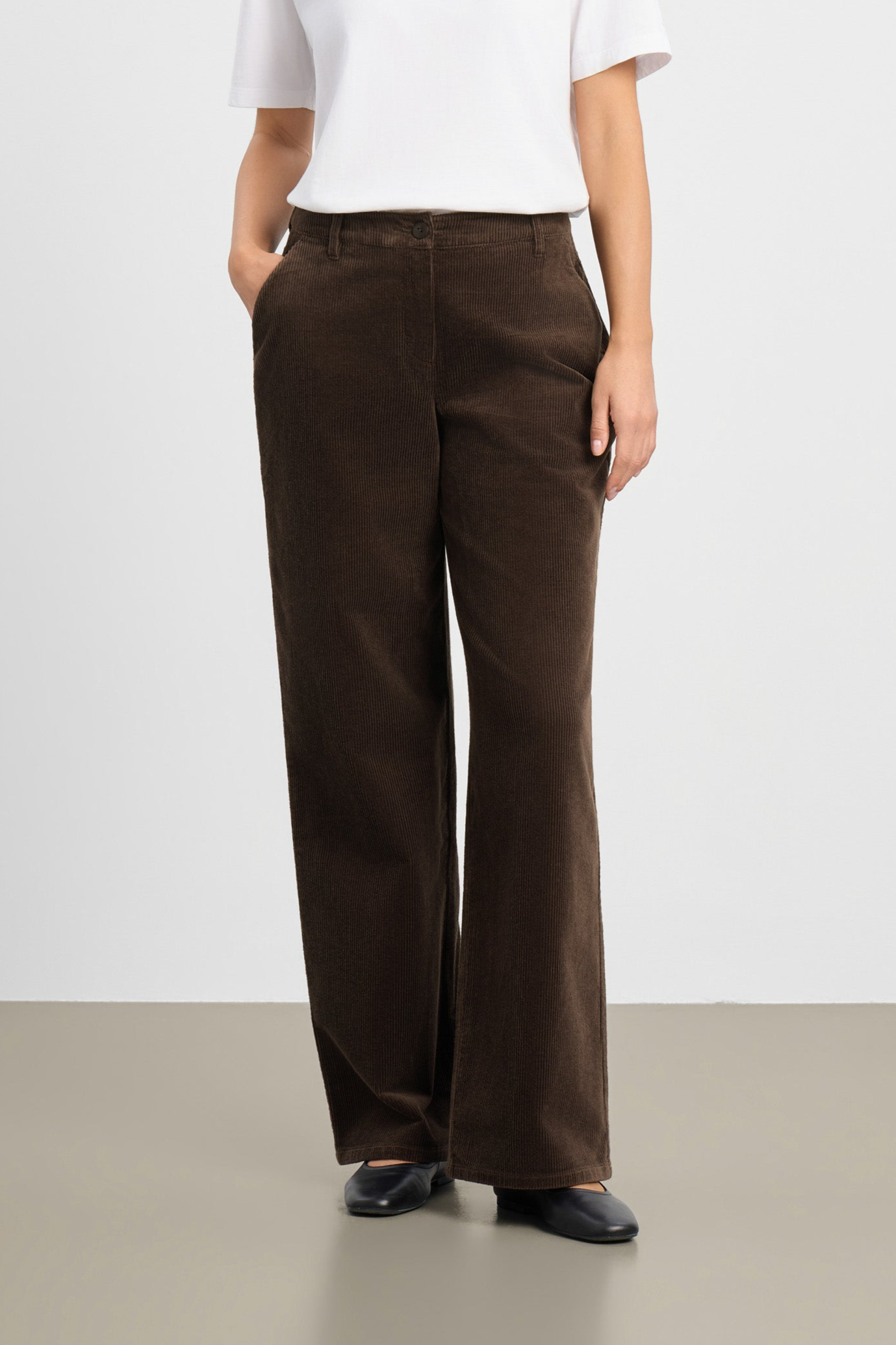 LAURIE Damen vegan Hose Charm Locker Sitzend Cord Mittellang Braun