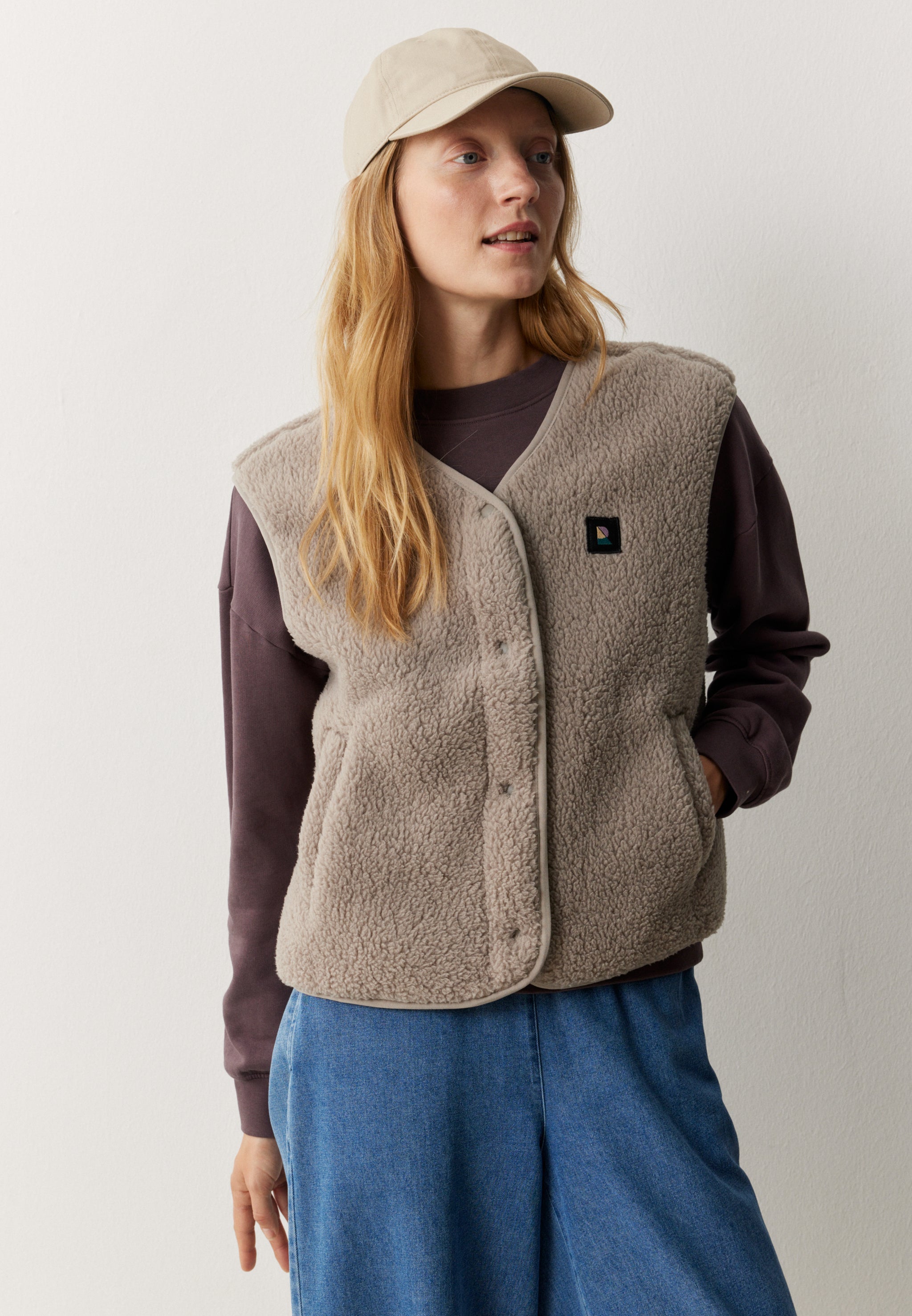 Recolution womens vegan Vest Fargesia Hazel Brown