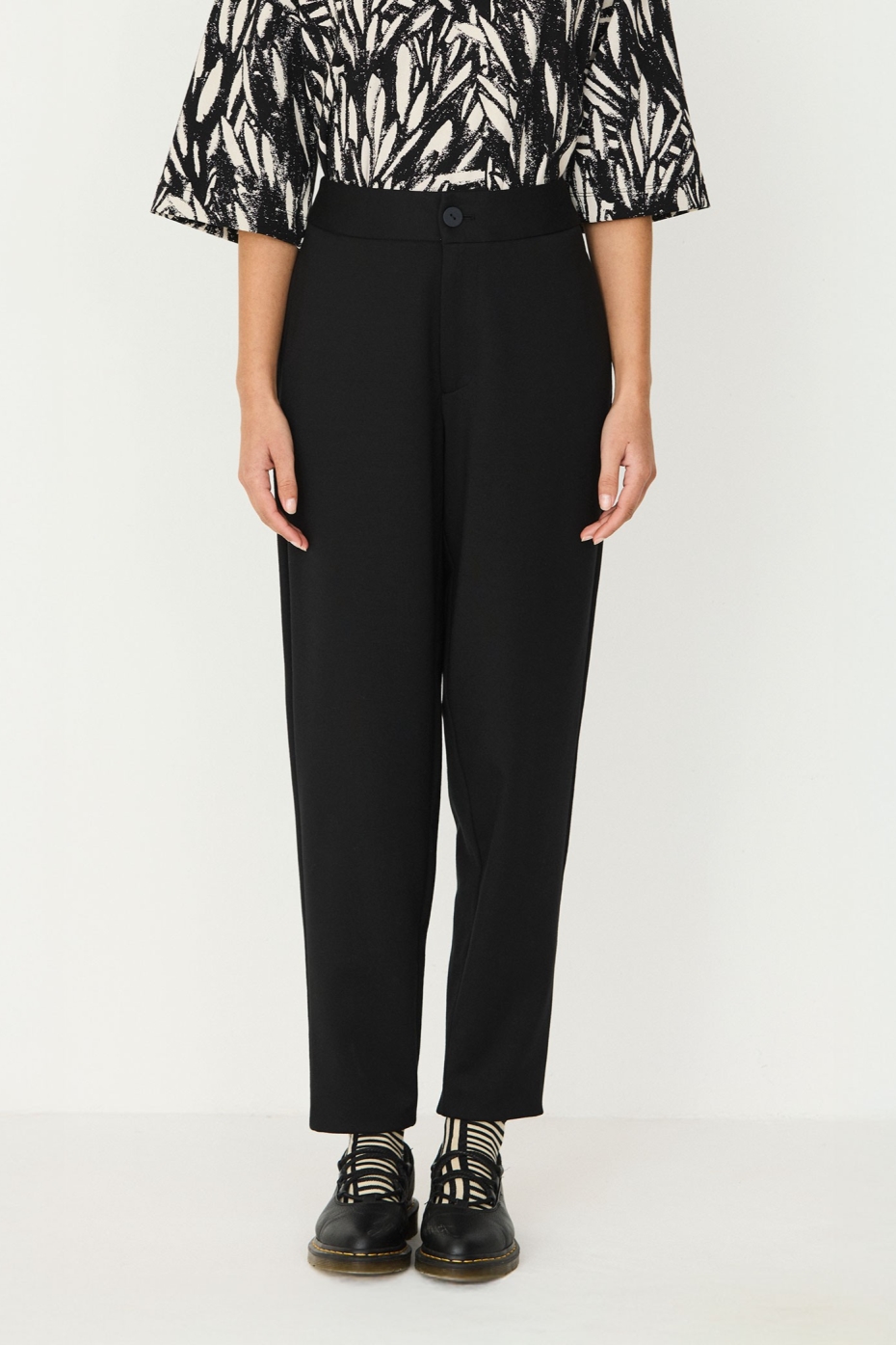 SKFK womens vegan Pants Carrot Soraia Black