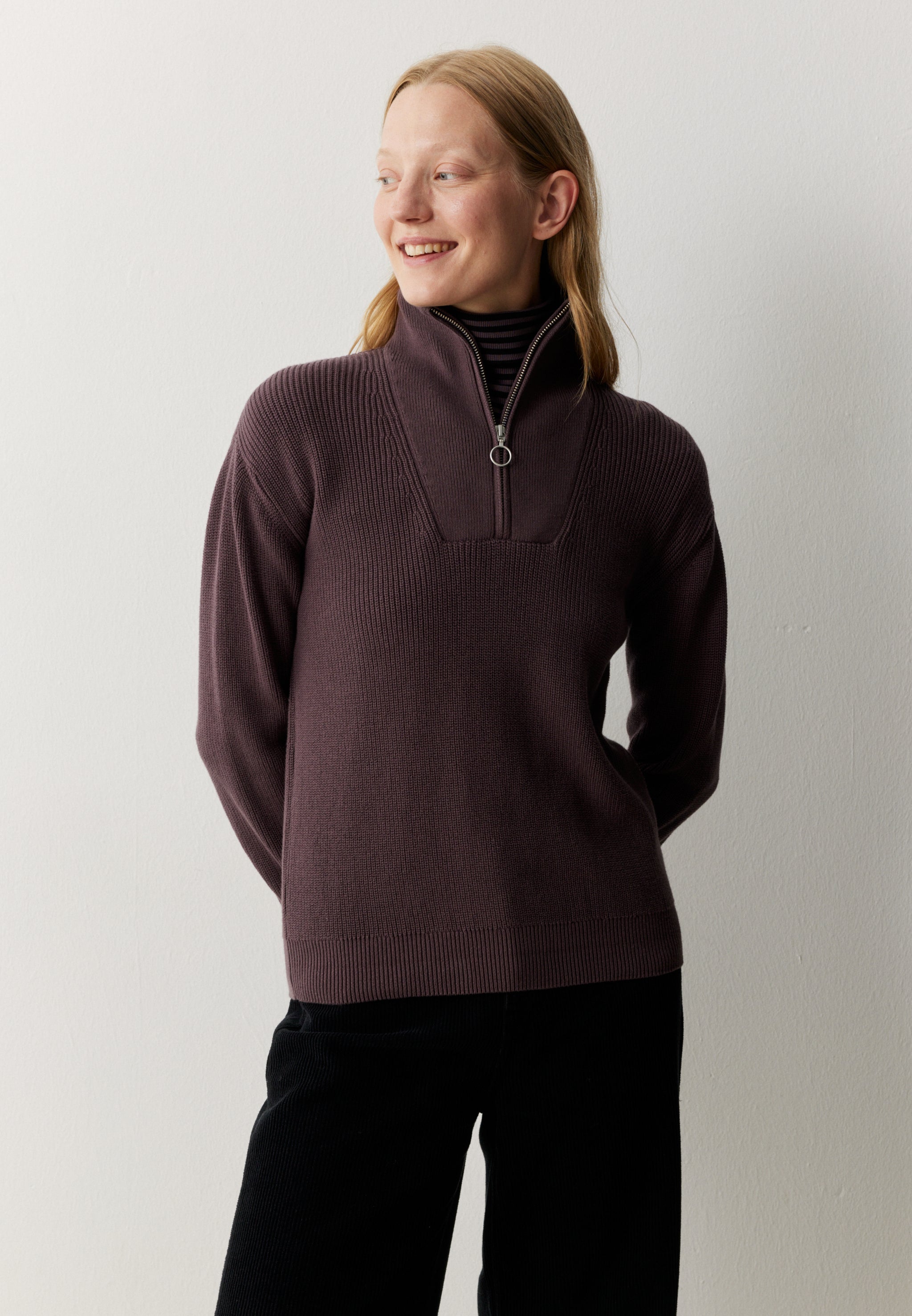 Recolution womens vegan Sweater Nigella Dark Grape