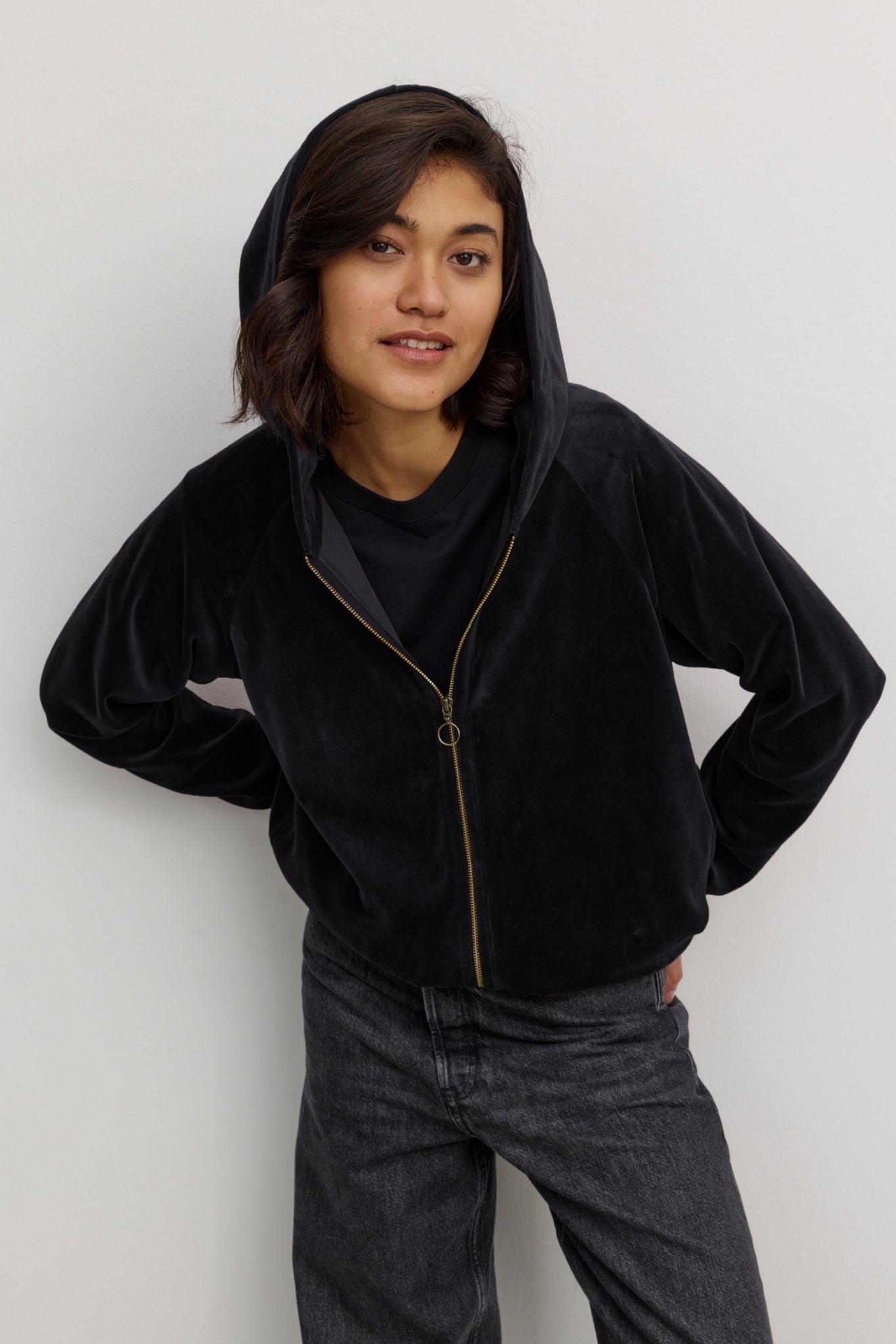 Recolution Damen vegan Hoodie Heliconia Schwarz